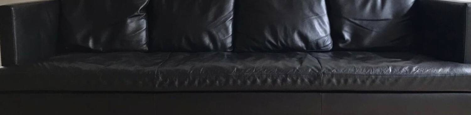 Canapé en cuir noir haut de gamme, Canapé Ligne Roset modèle Stricto Sensu