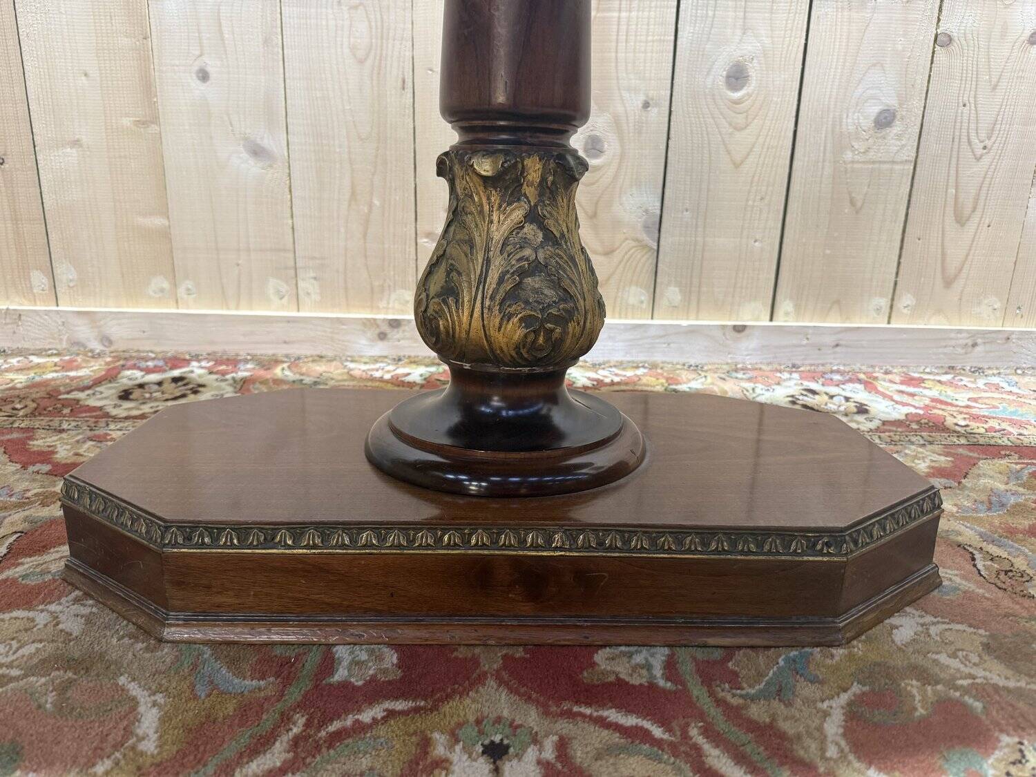 Oval Empire-style gueridon in walnut and marble.