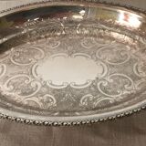 Oval plate in silver metal
