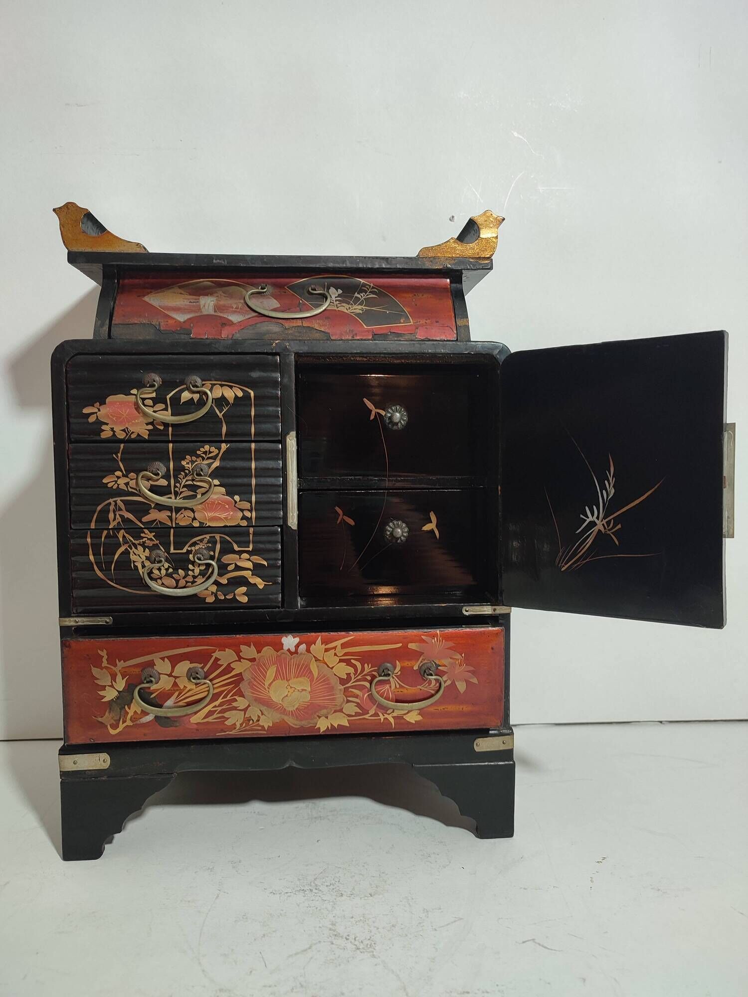 Japanese Lacquered Cabinet / 1868-1912 Meiji Japan / Old Jewelry Box