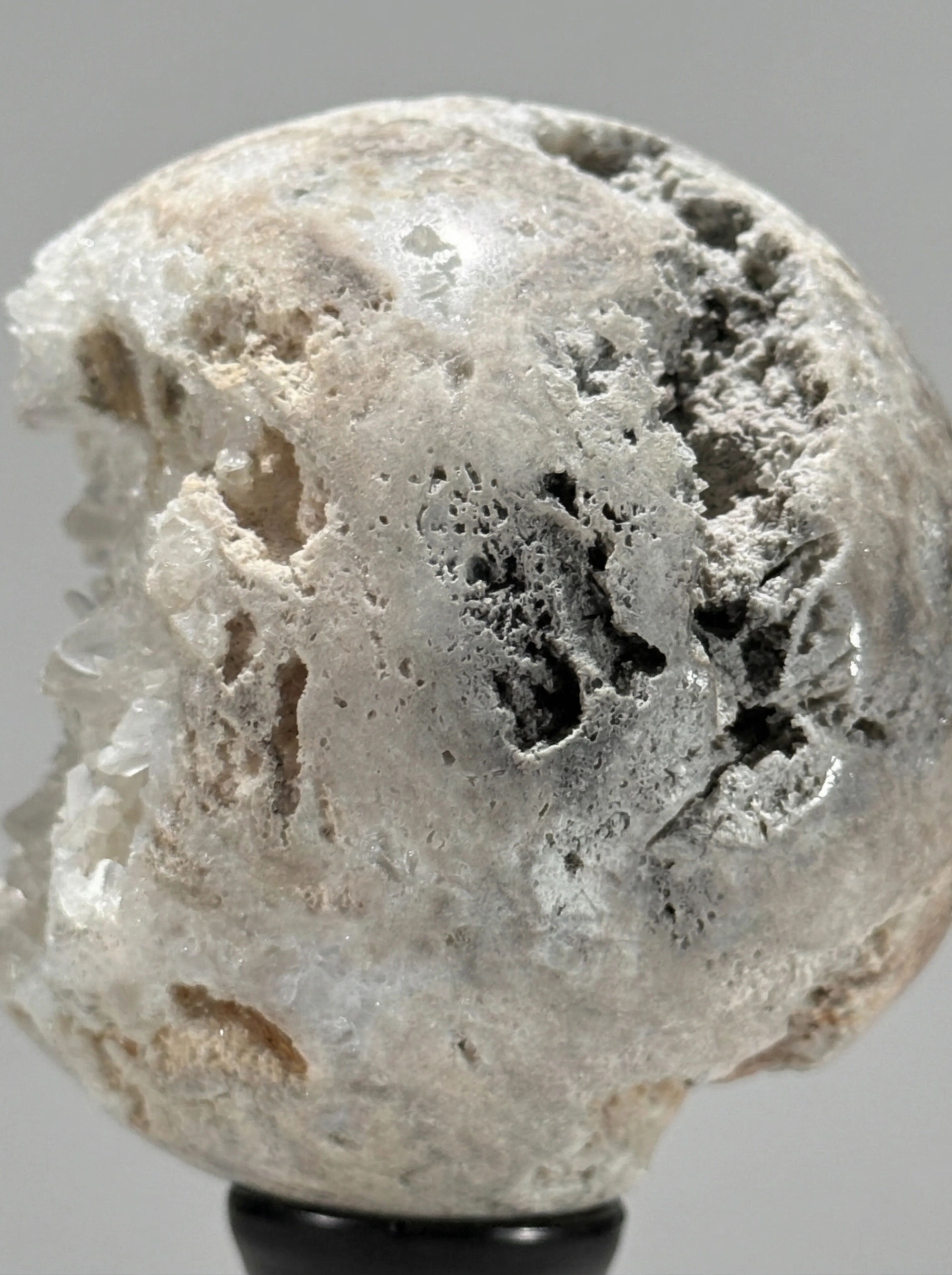 Duo pyrite & quartz cristallin — sculptures minérales sur socles