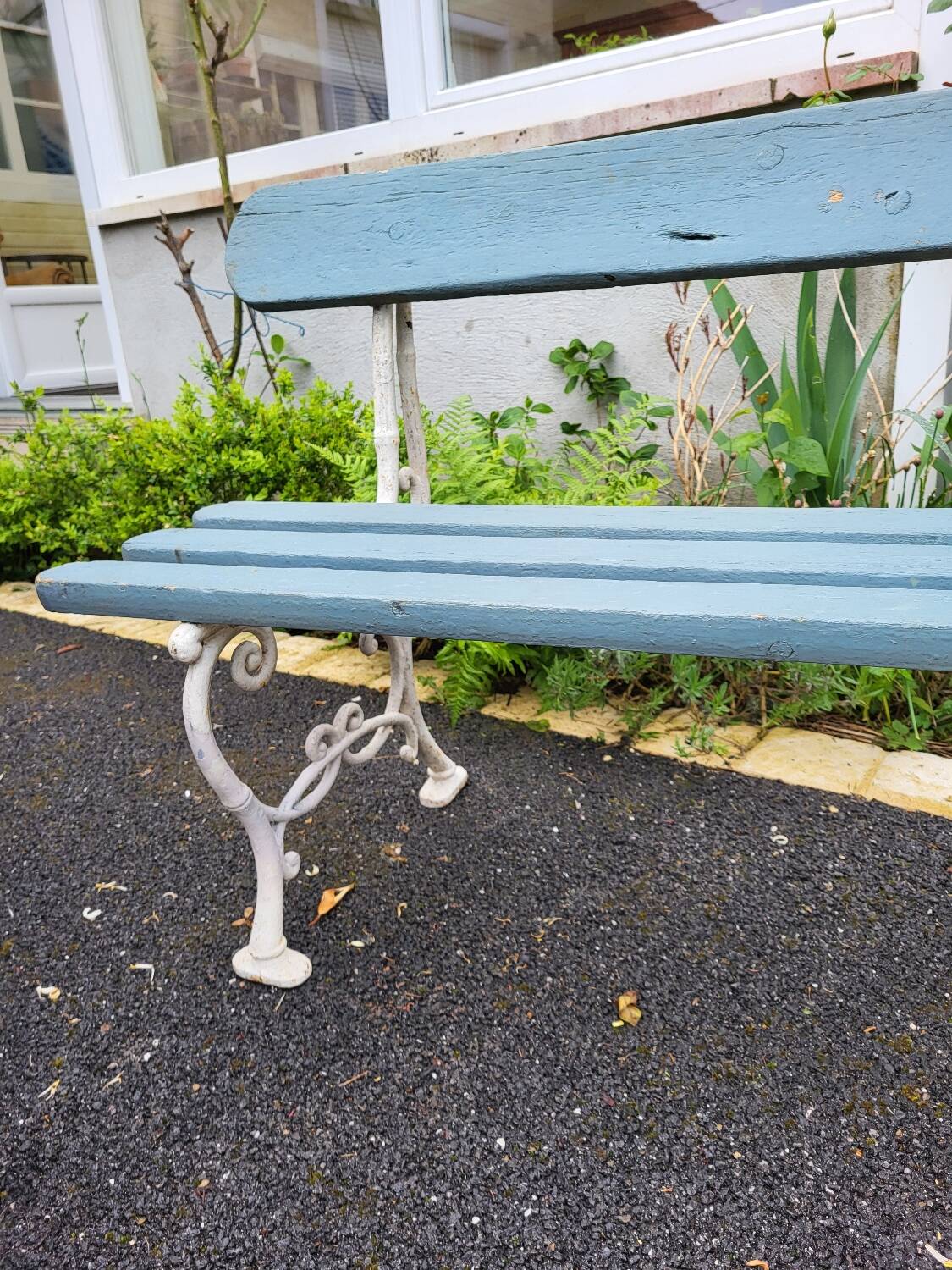 2-seater cast iron garden bench from the 19th century