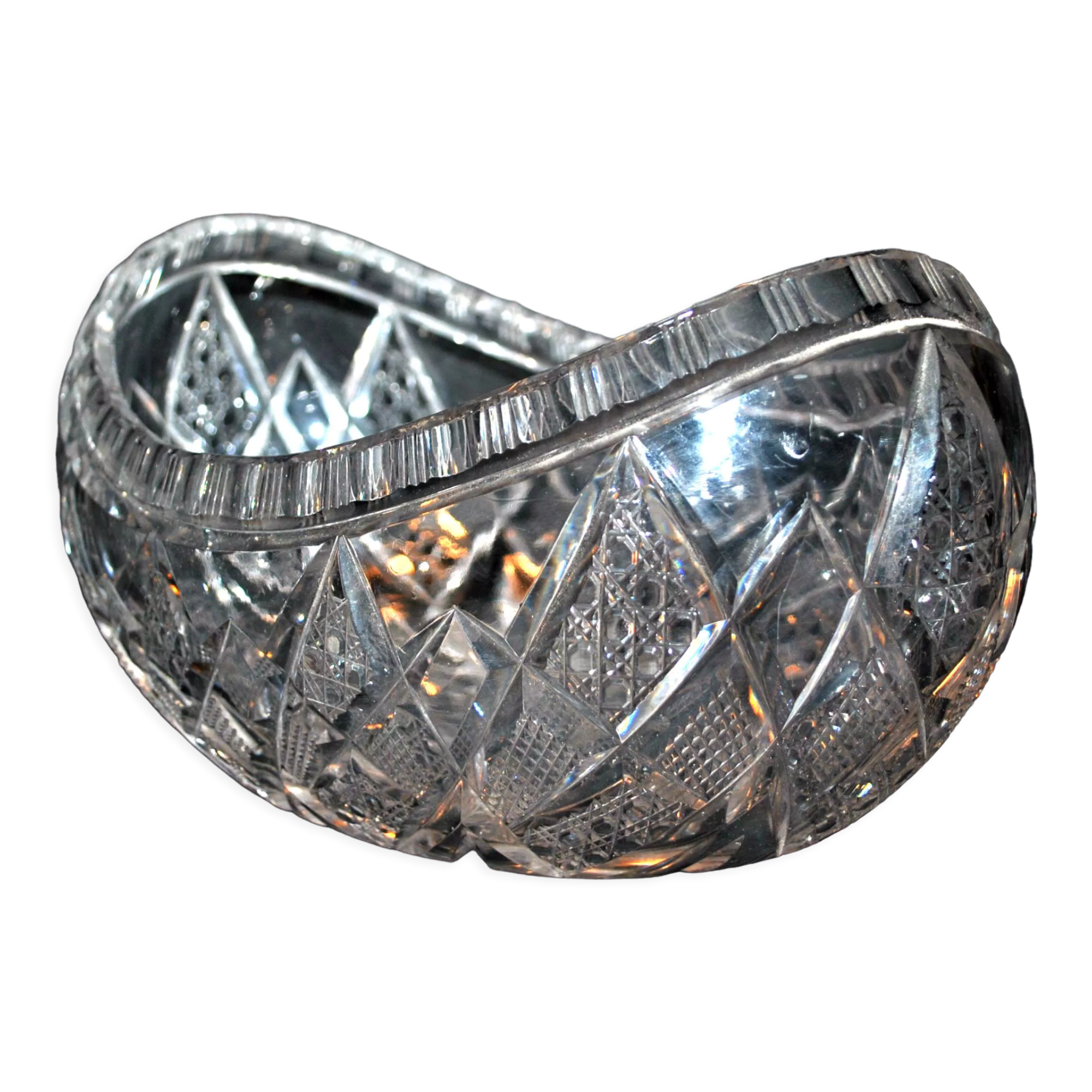 Coupe corbeille en cristal taillé saint-louis taille diamant forme gondole 1900