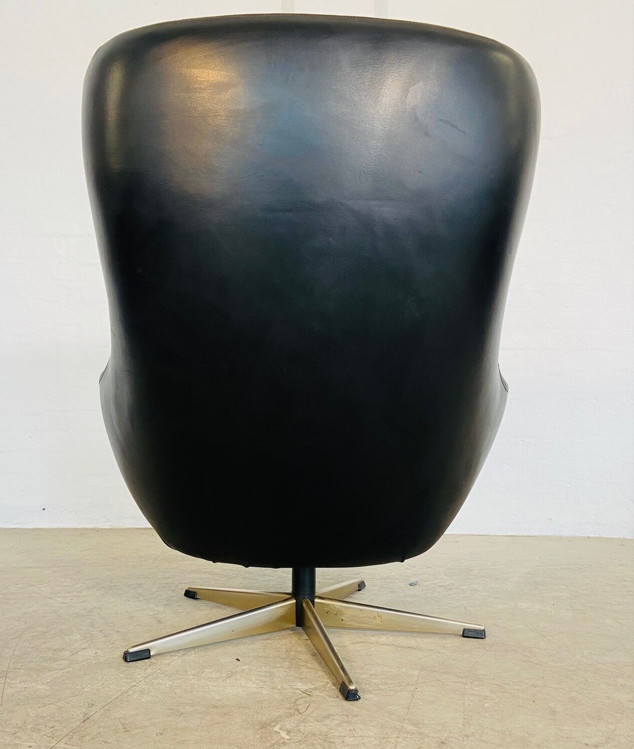 Vintage Danish mid-century black leather swivel chair, 1970s