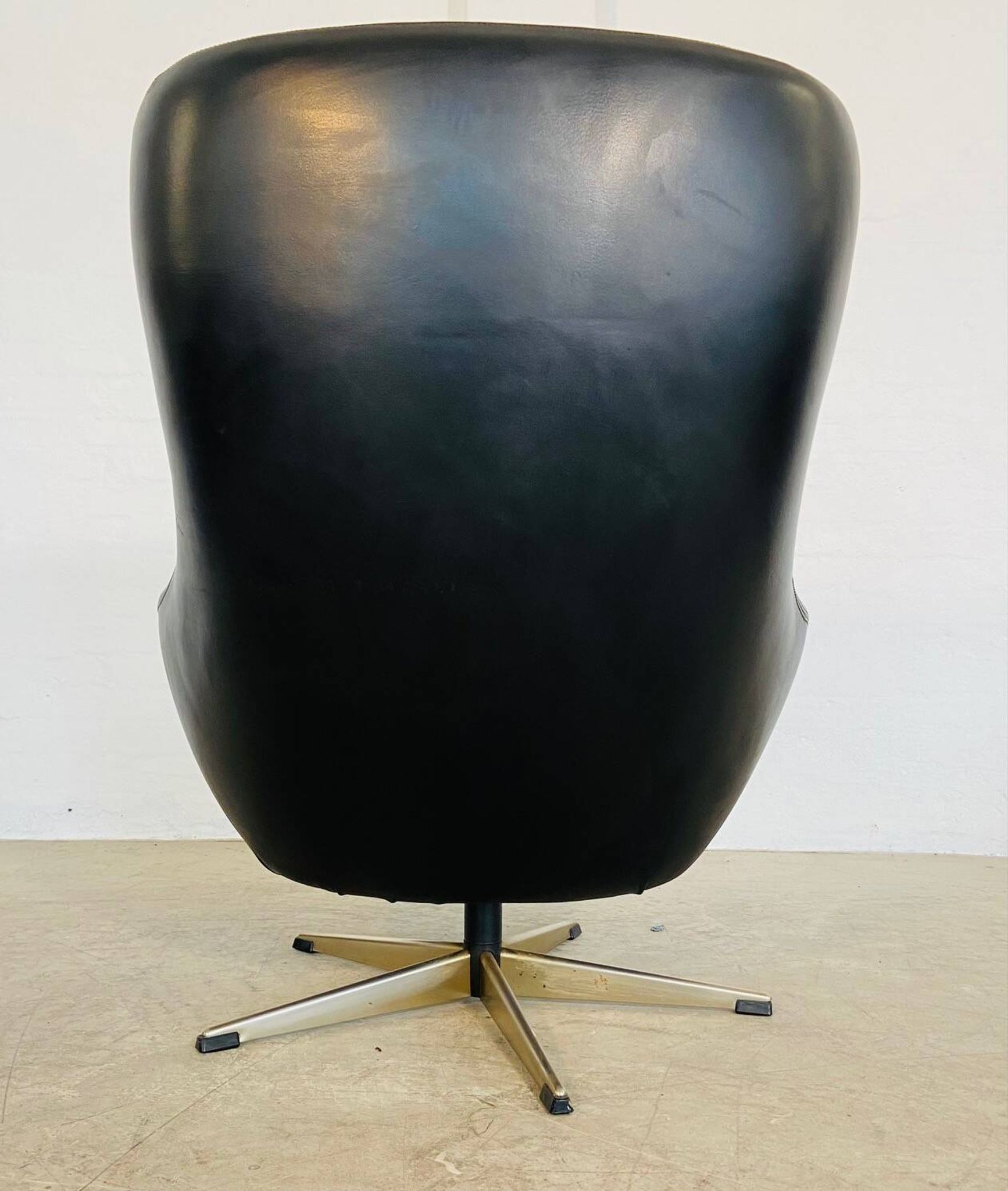 Vintage Danish mid-century black leather swivel chair, 1970s