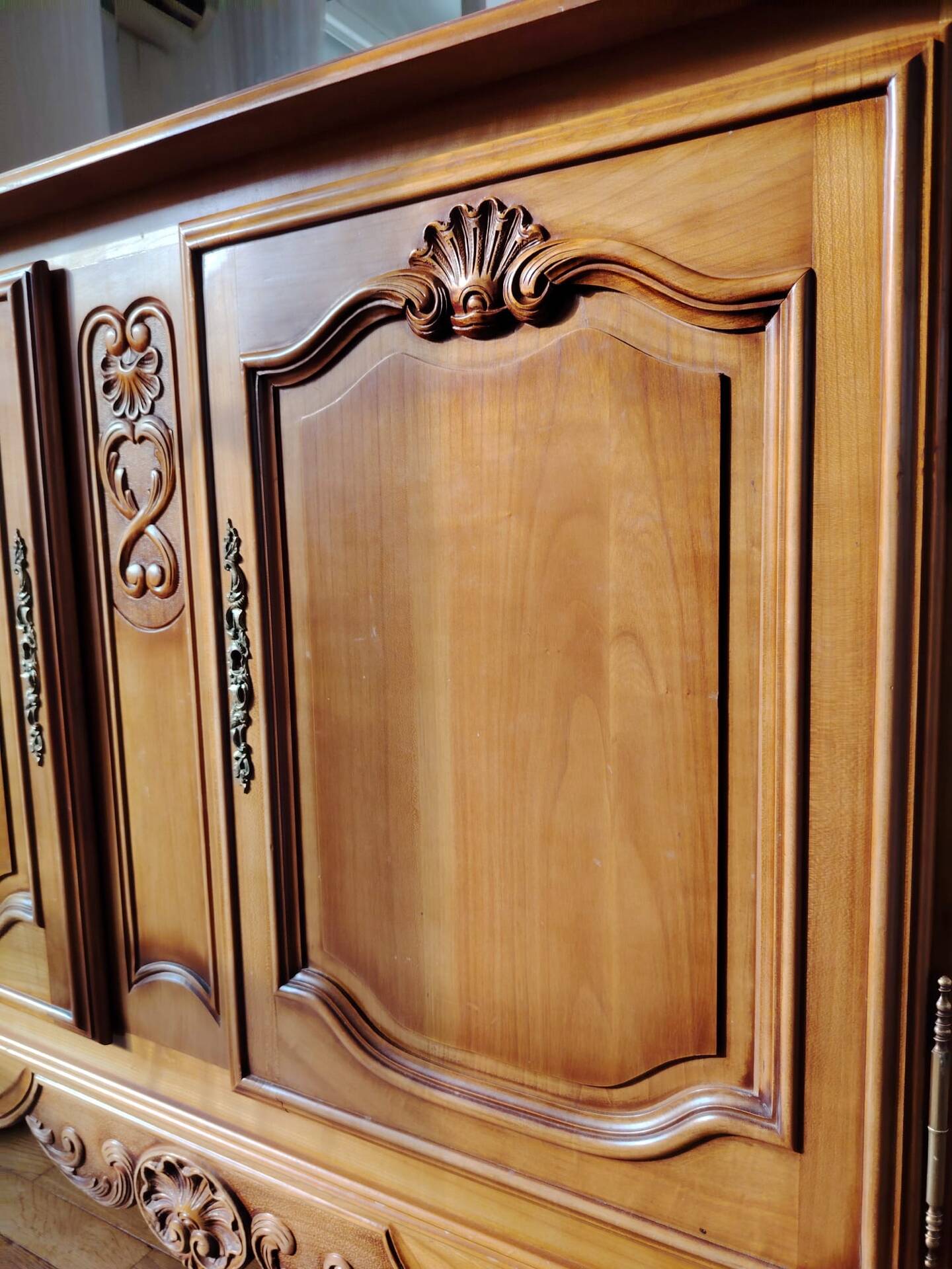 Bahut style Louis XV