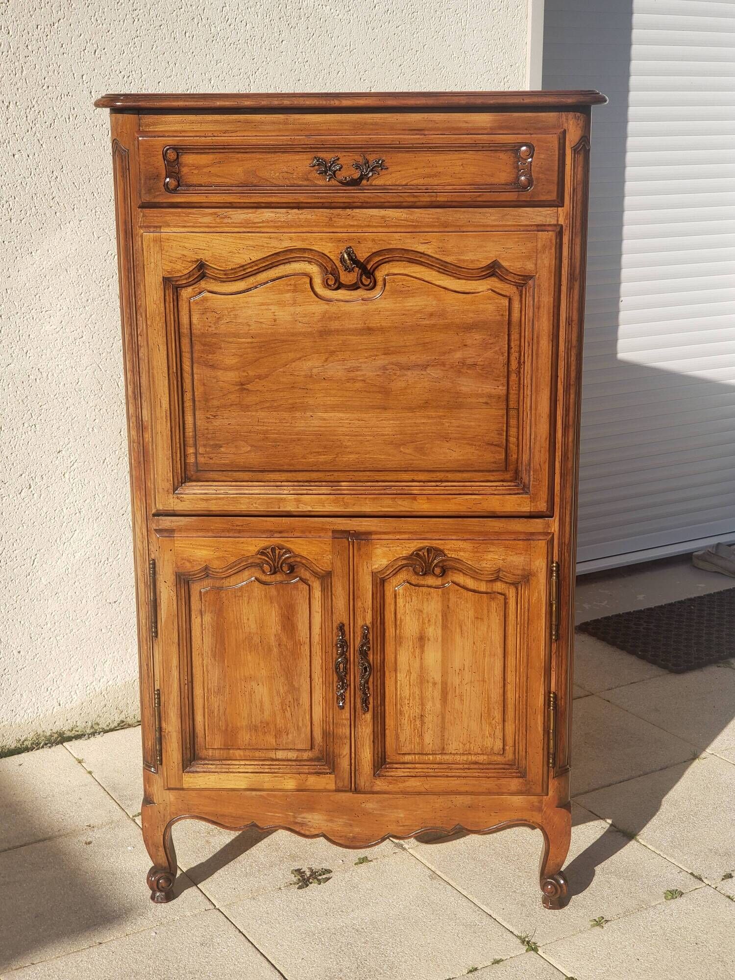 Secrétaire ancien scriban vintage en bois de noyer style Louis XV