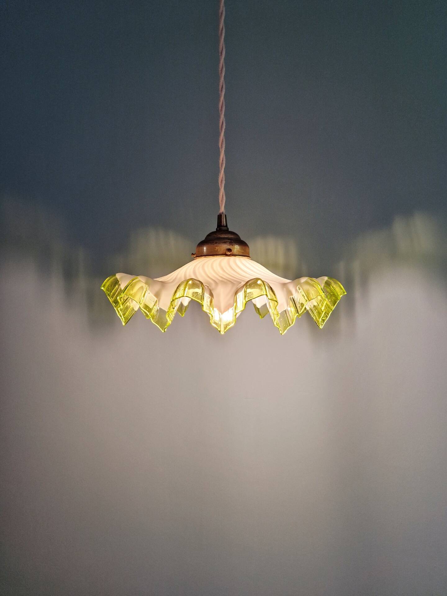 Art Deco suspension in white opaline with a scalloped design, 1920-30.