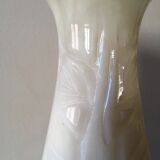 Vase in unbleached white marble with engraved flowers