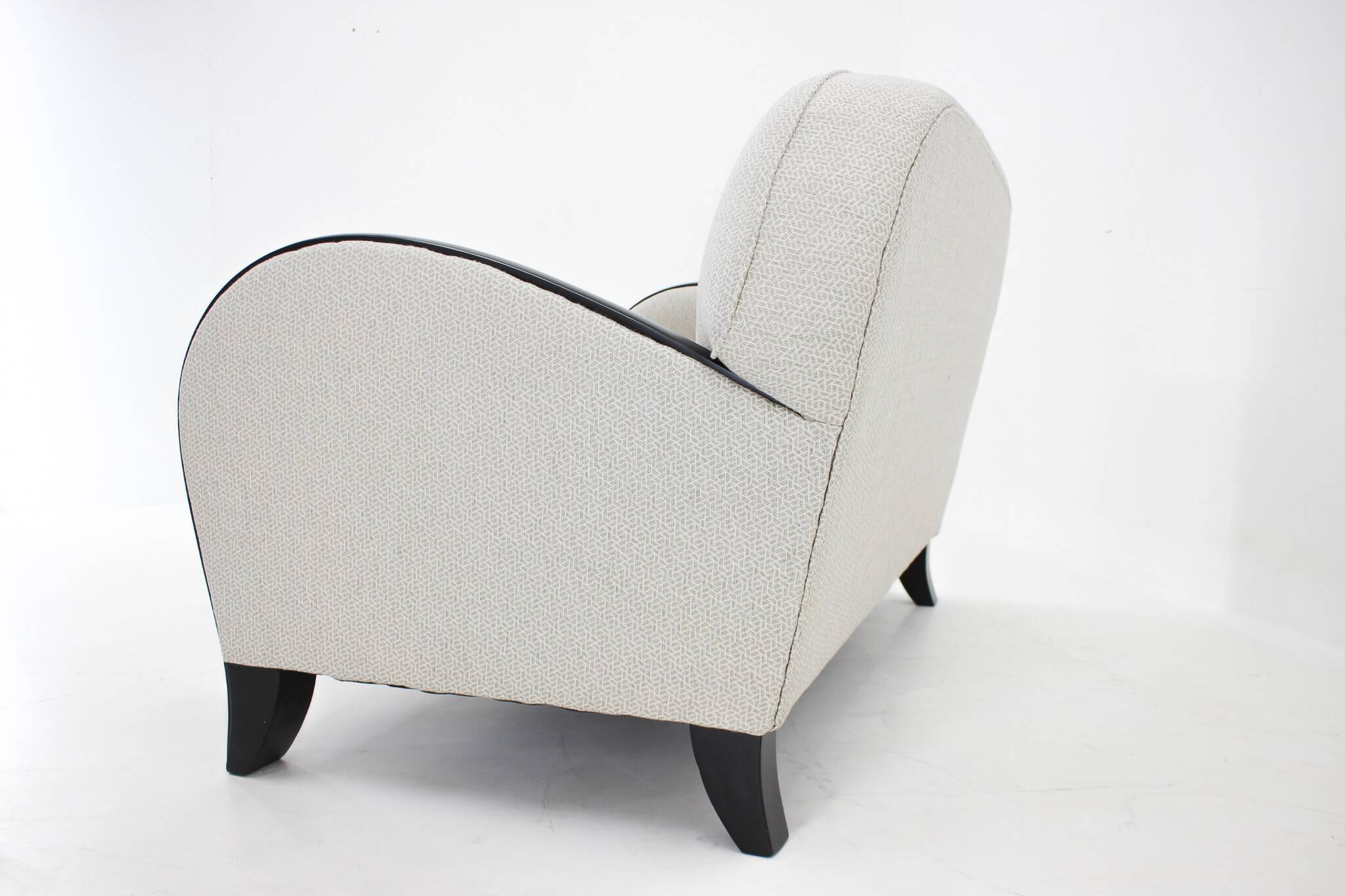 Canapé italien à deux places nouvellement rembourré des années 1940