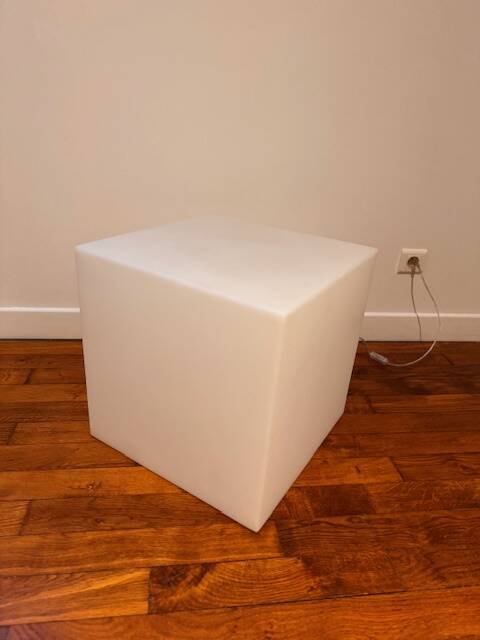 LUMINOUS INDOOR CUBE