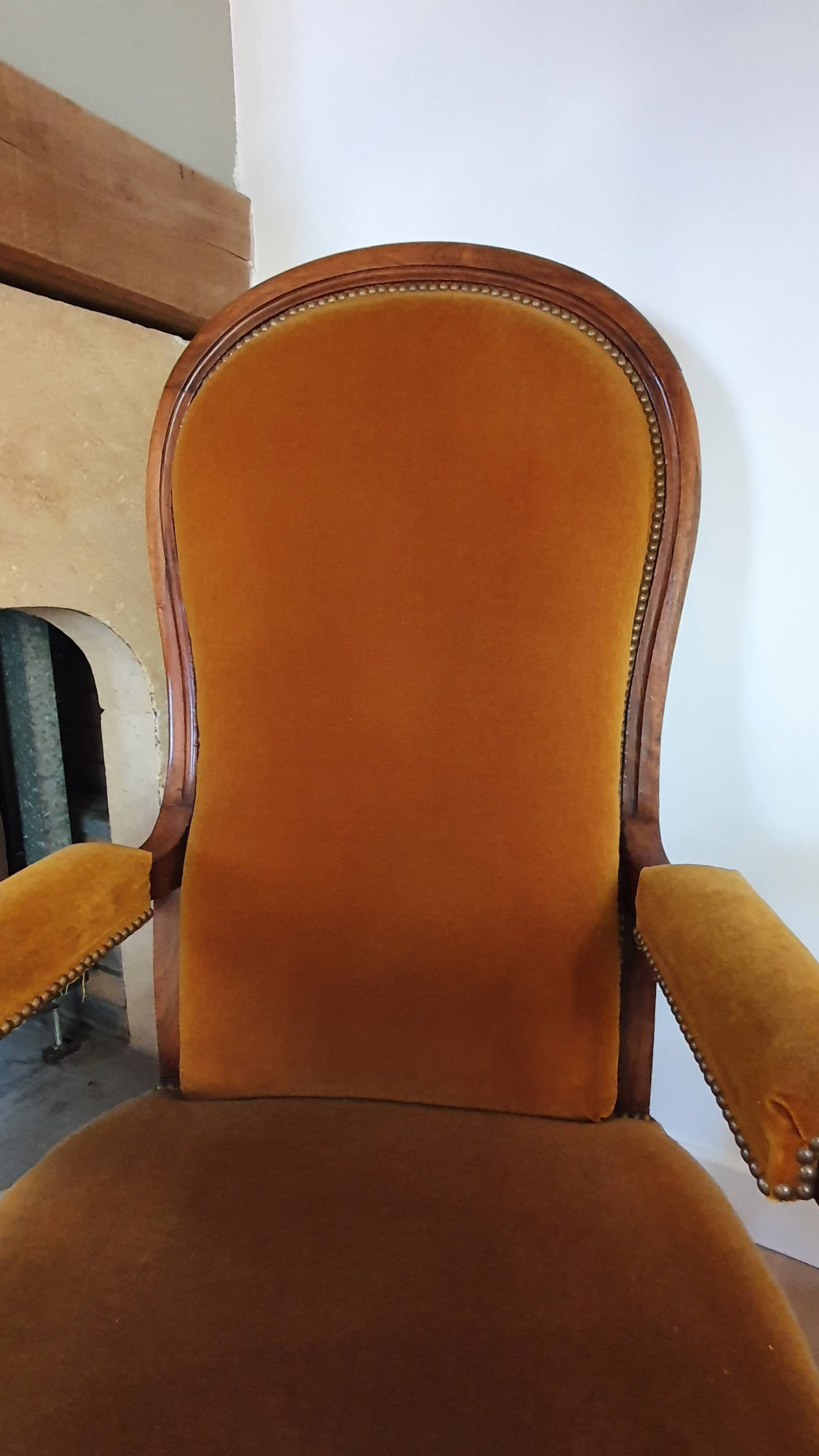 Voltaire armchair with amber velvet rack and pinion