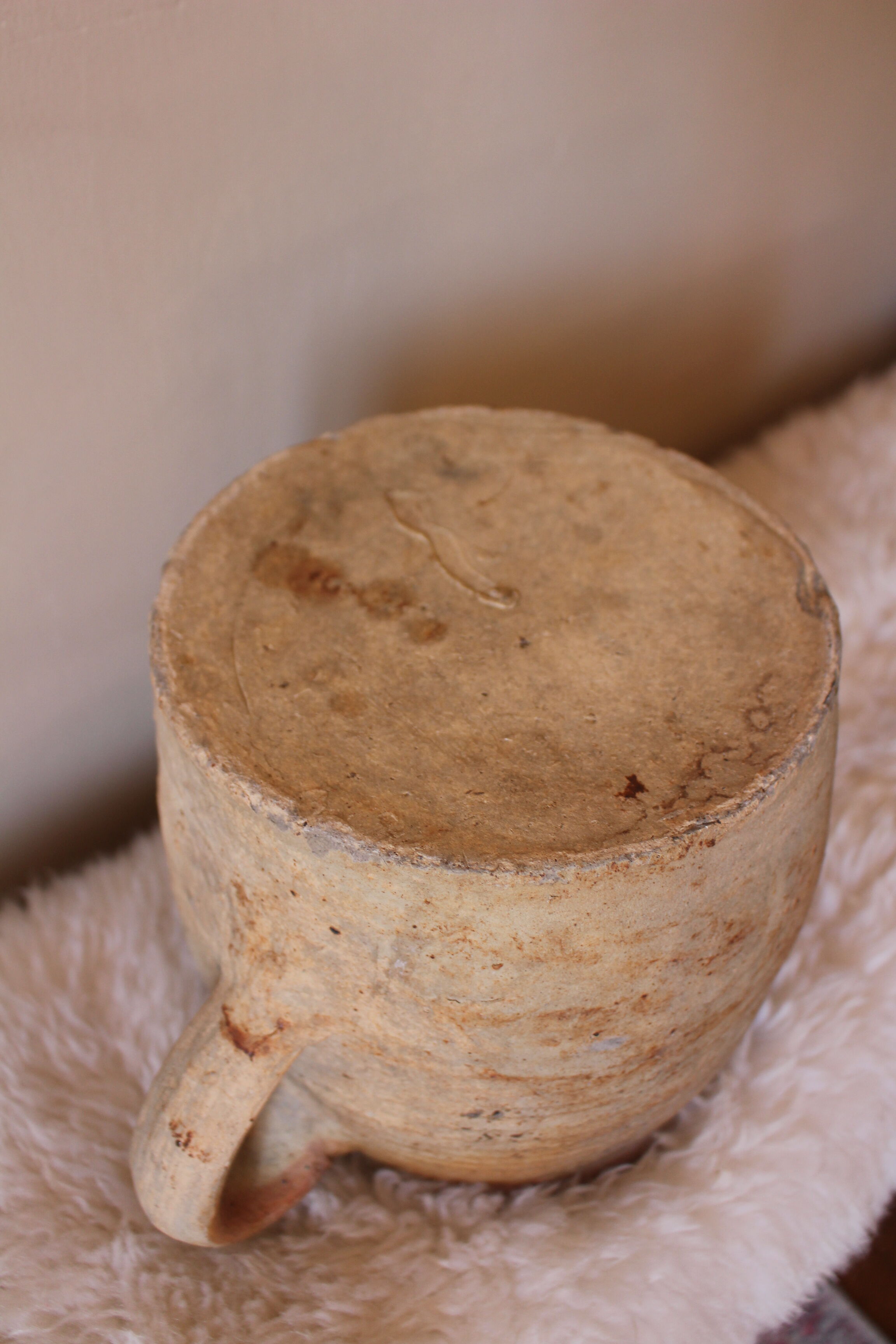 Terracotta pot with handle