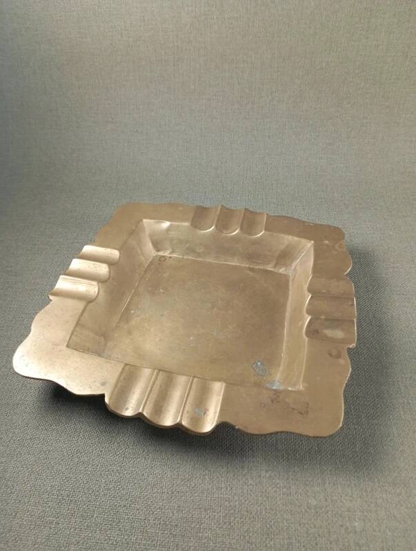 Large ashtray / antique pocket emptier