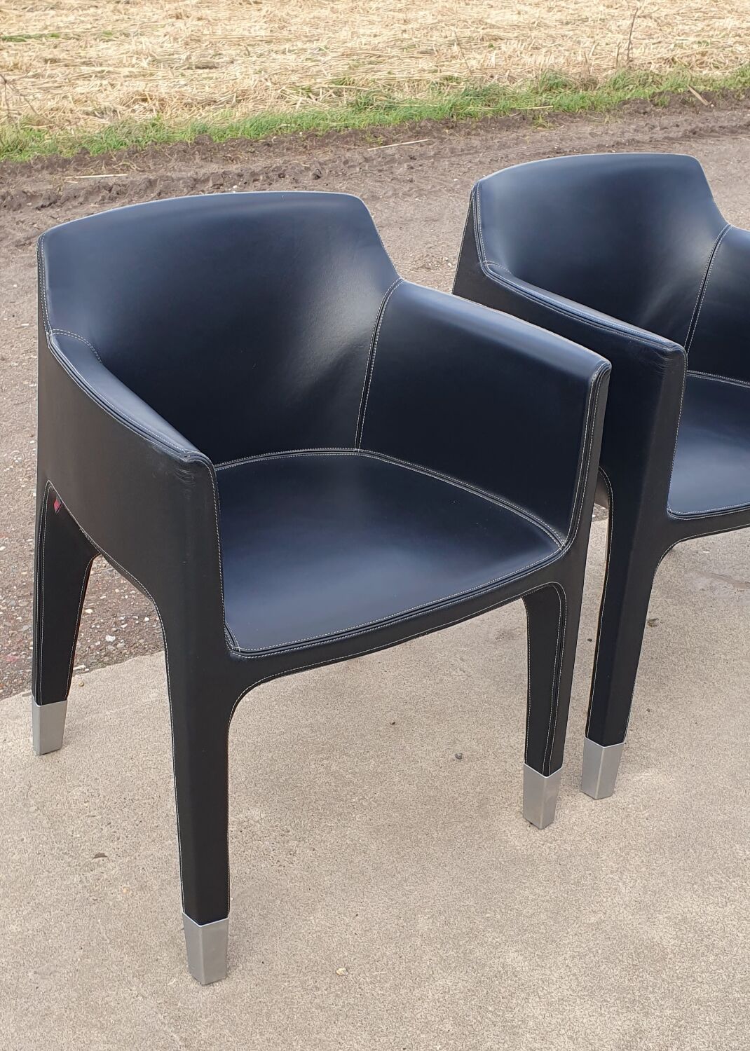 4 black armchairs Plank Claudio Bellini Mon Ami