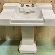Floor washbasin from the 1930s in enamel of the brand JACOB DELAFON