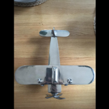 Avion en métal