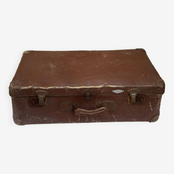 Old large suitcase from the 1930s