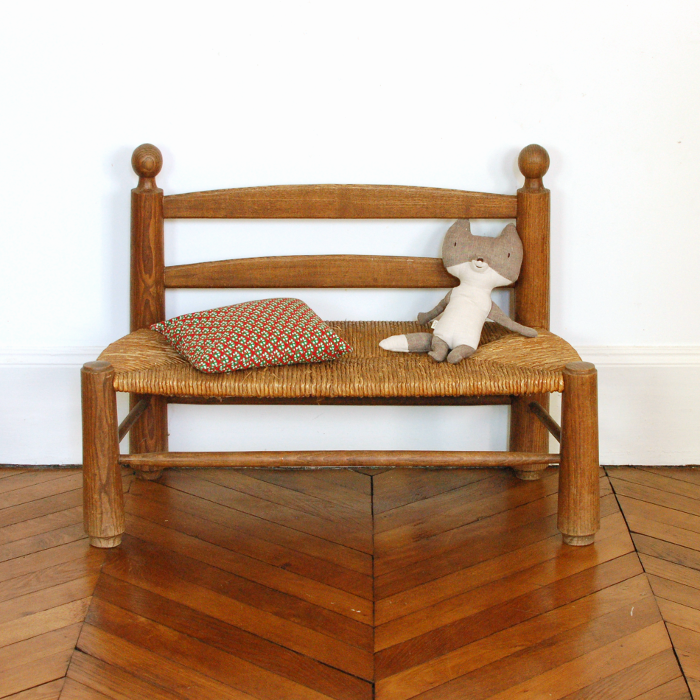 Banc ancien en bois brut enfant