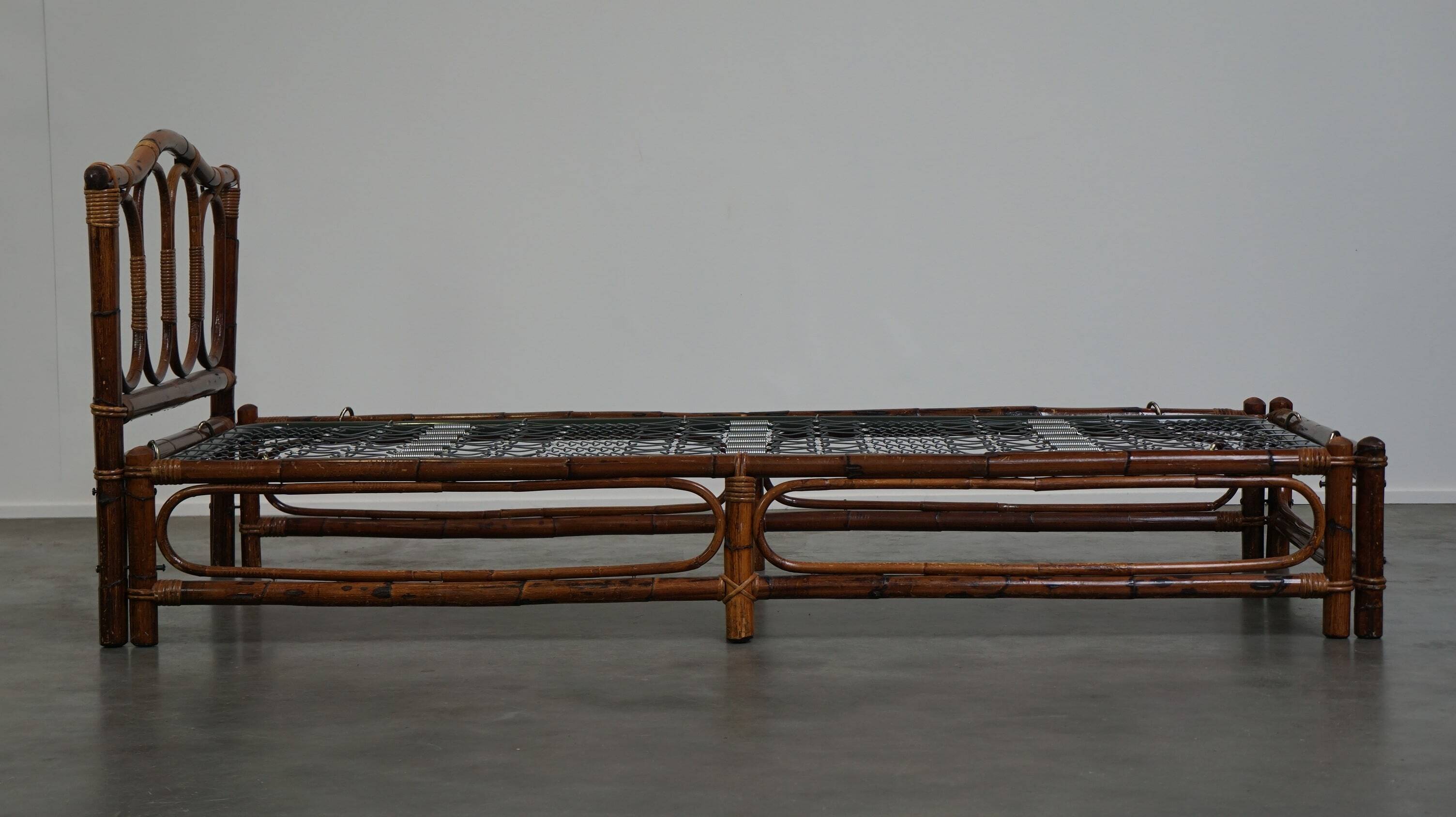 Vintage bamboo/rattan manou bed from the 70s with original spiral base