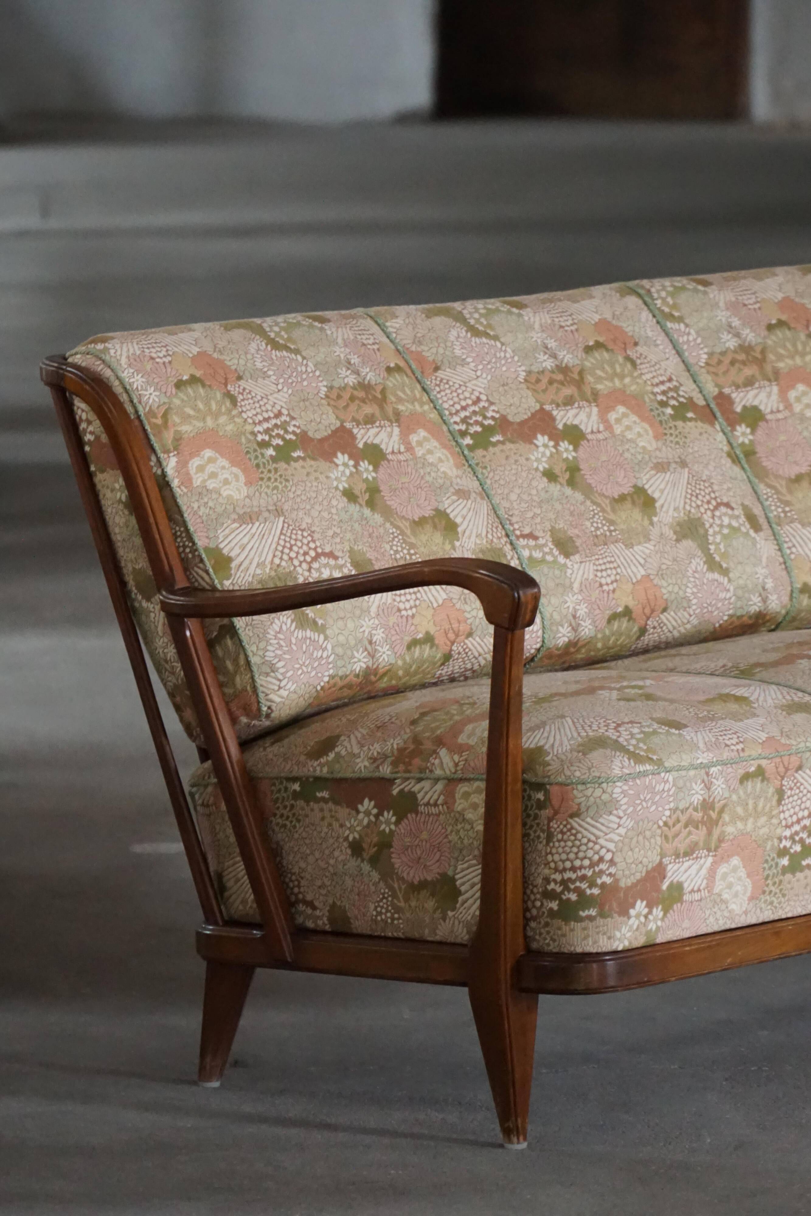 Svante Skogh, freestanding canapé in floral fabric, modern Swedish, 1940s