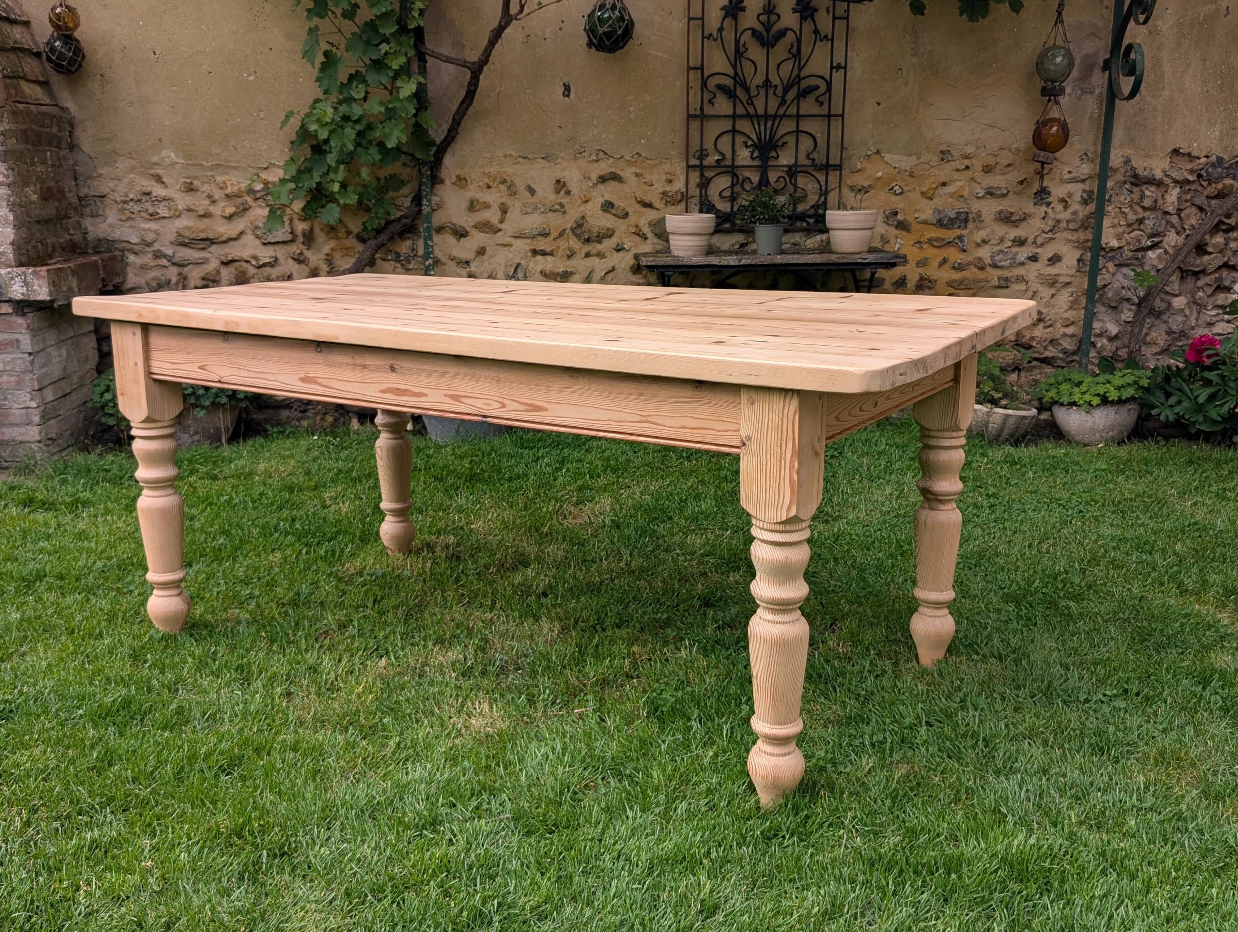 Campaign table in pine