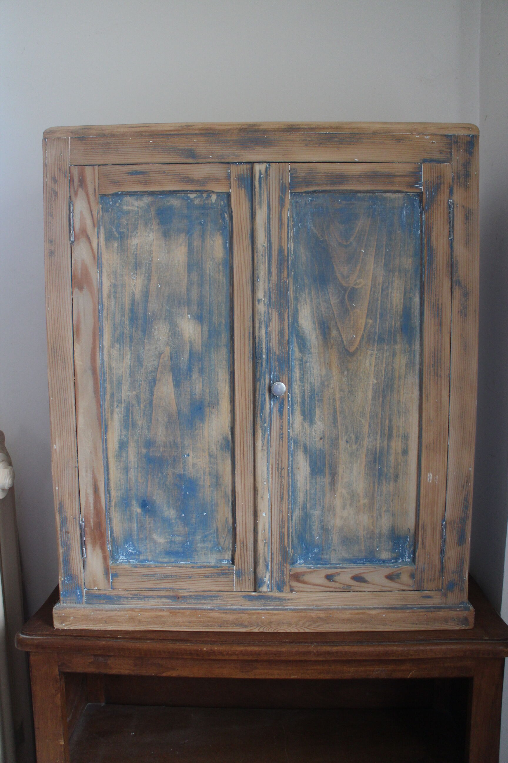 Meuble de rangement parisien bois brut