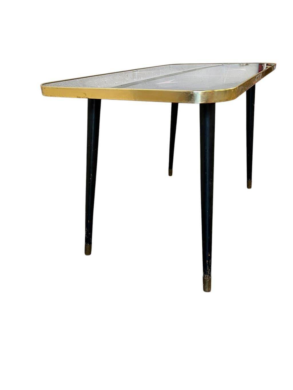 Table basse vintage en formica noir avec accent rose