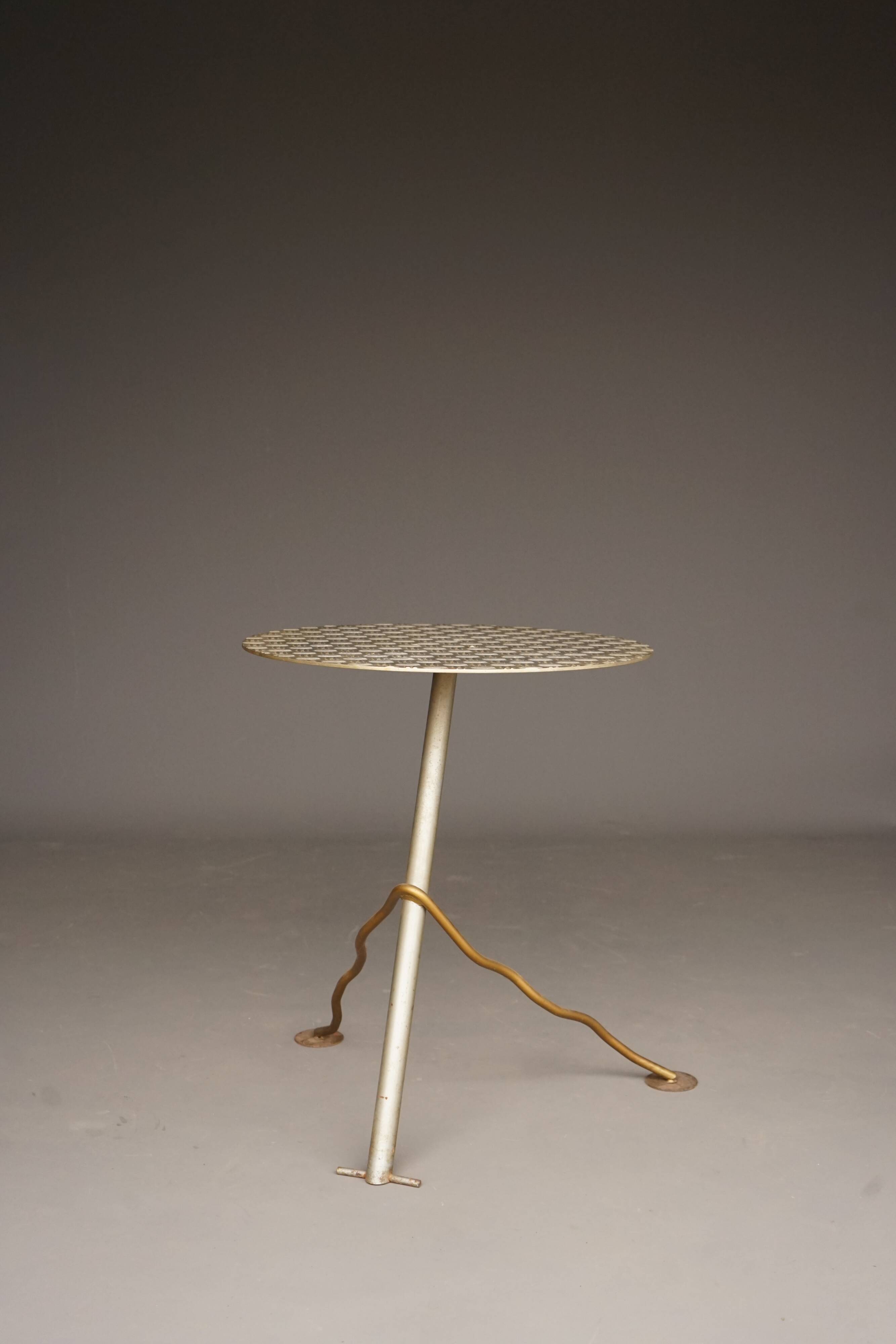 Table de jardin industrielle postmoderne en métal, années 1980