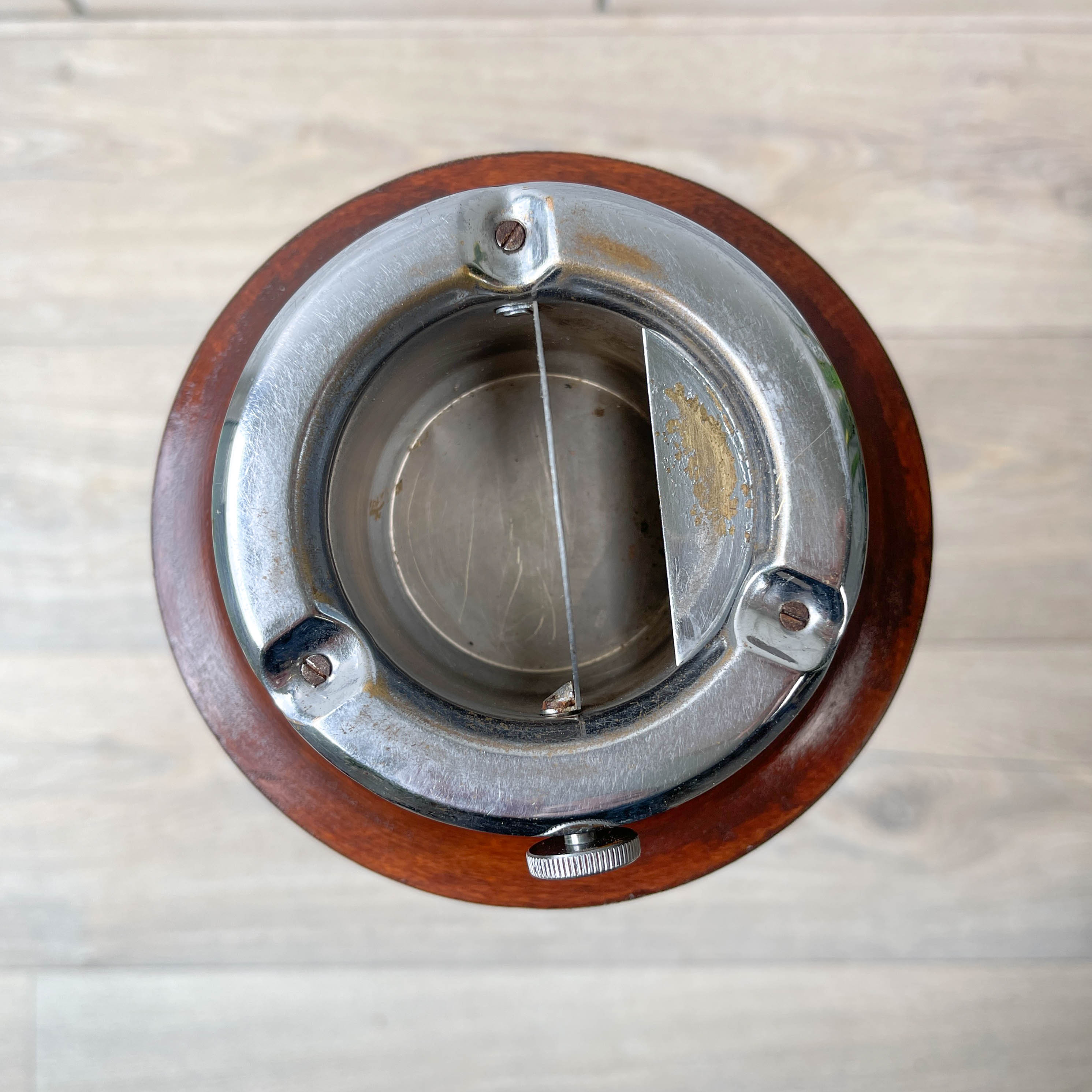 Wooden ashtray on foot 1960s par-fumee