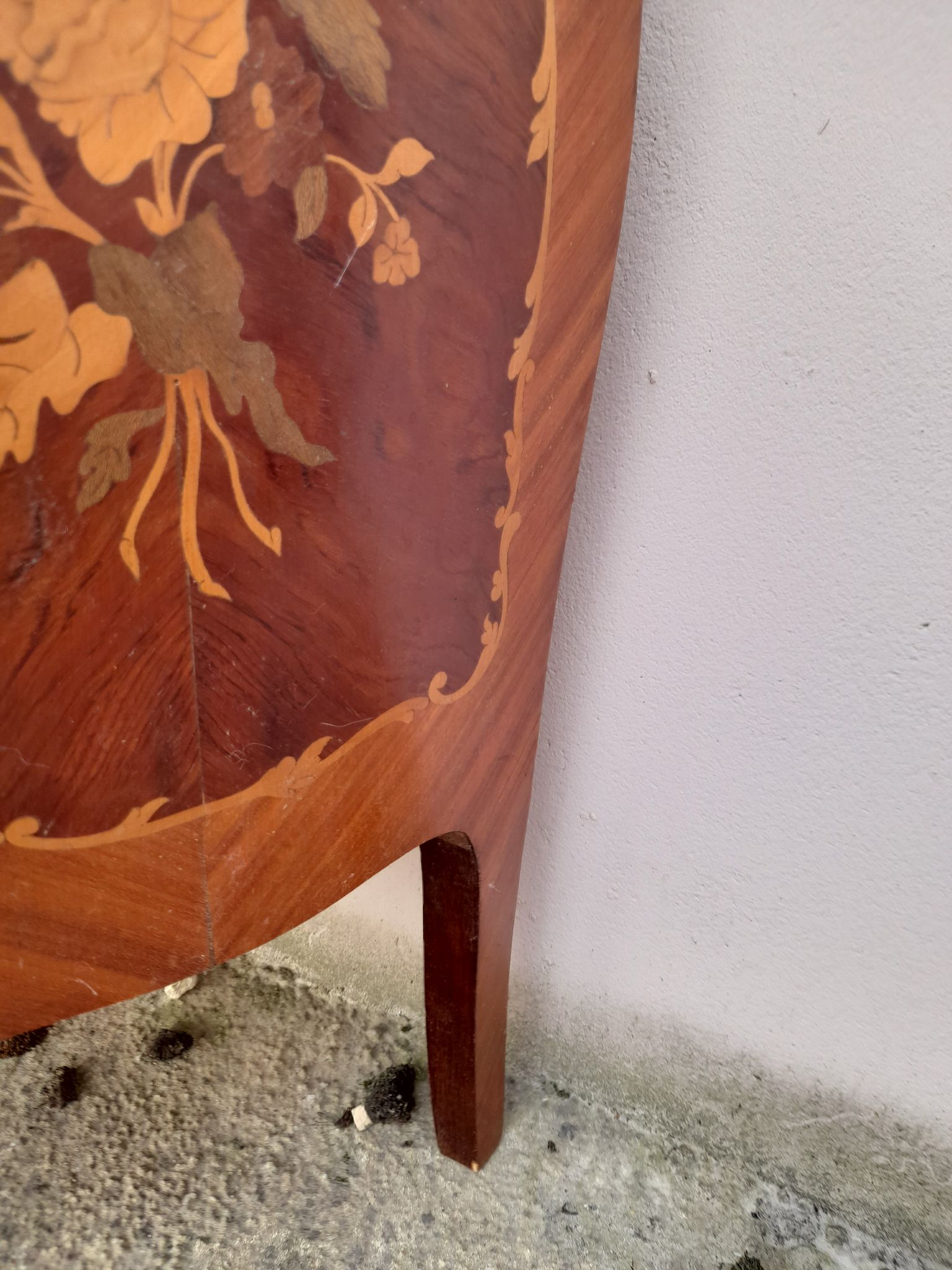 Louis xv style chest of drawers in rosewood marquetry