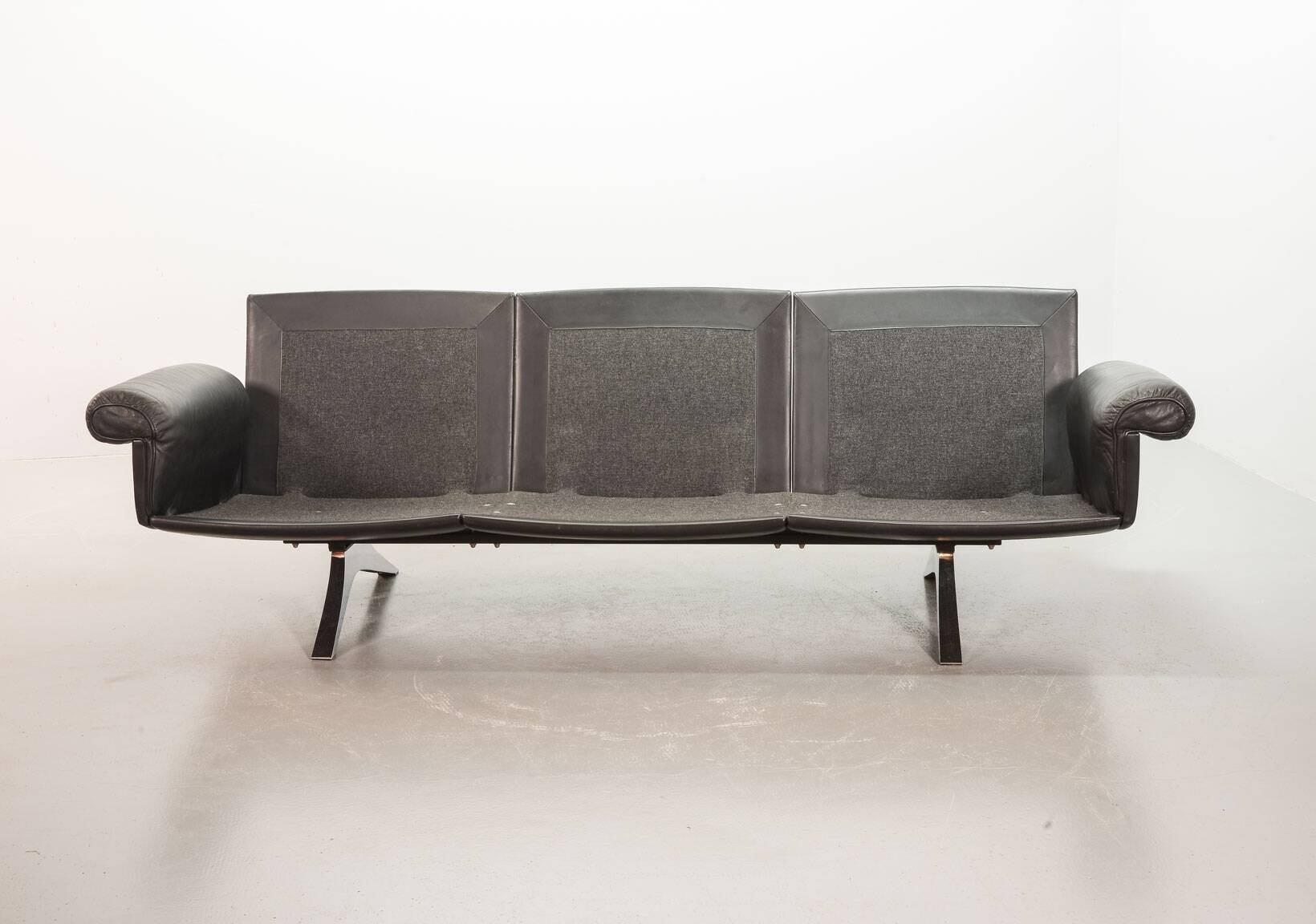 De Sede Black Leather Strap Stitched Three-Seat Sofa DS31. Switzerland, 60s