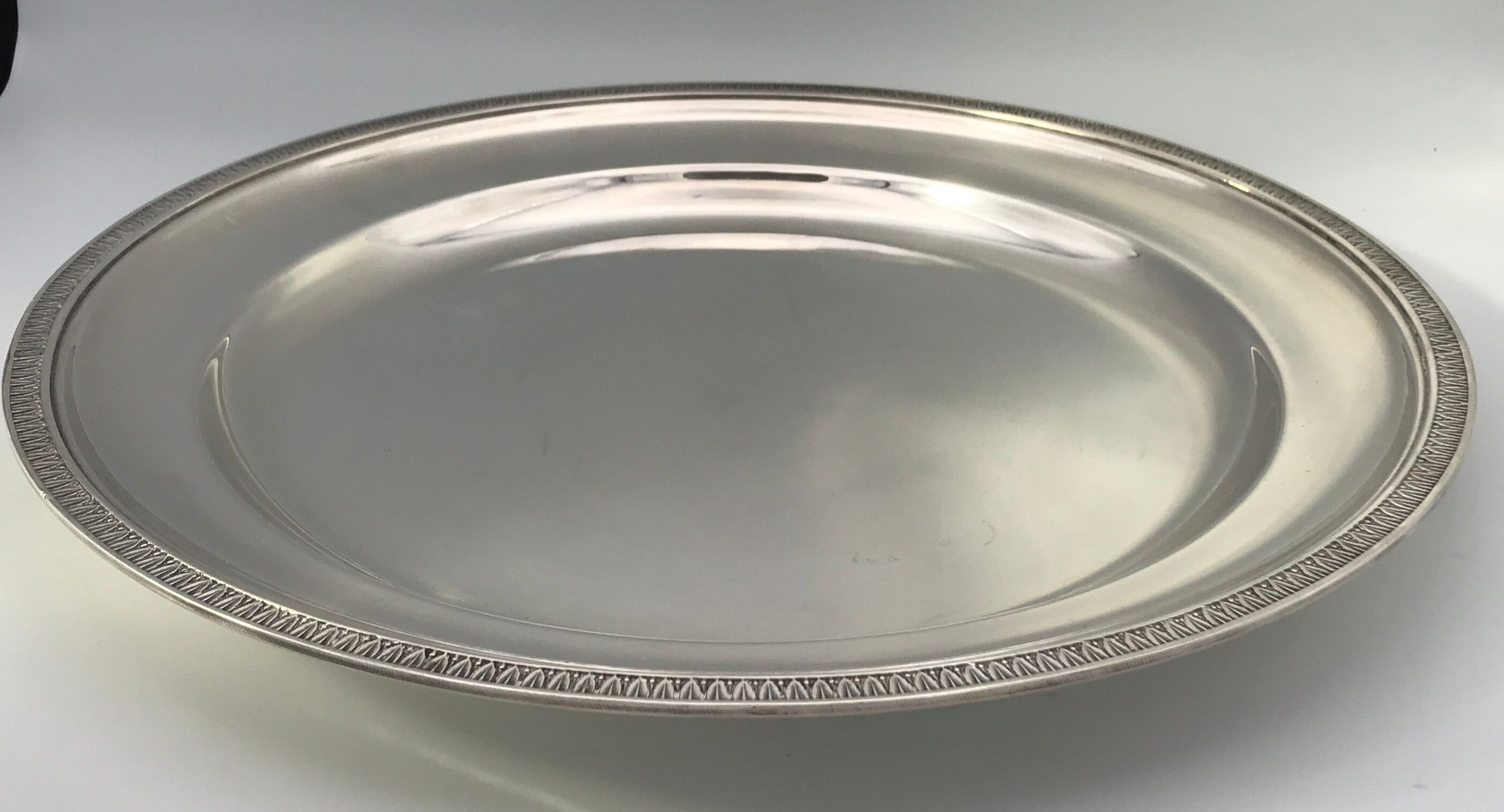 Round silver metal outline water leaf decoration, Félix Frères Goldsmith