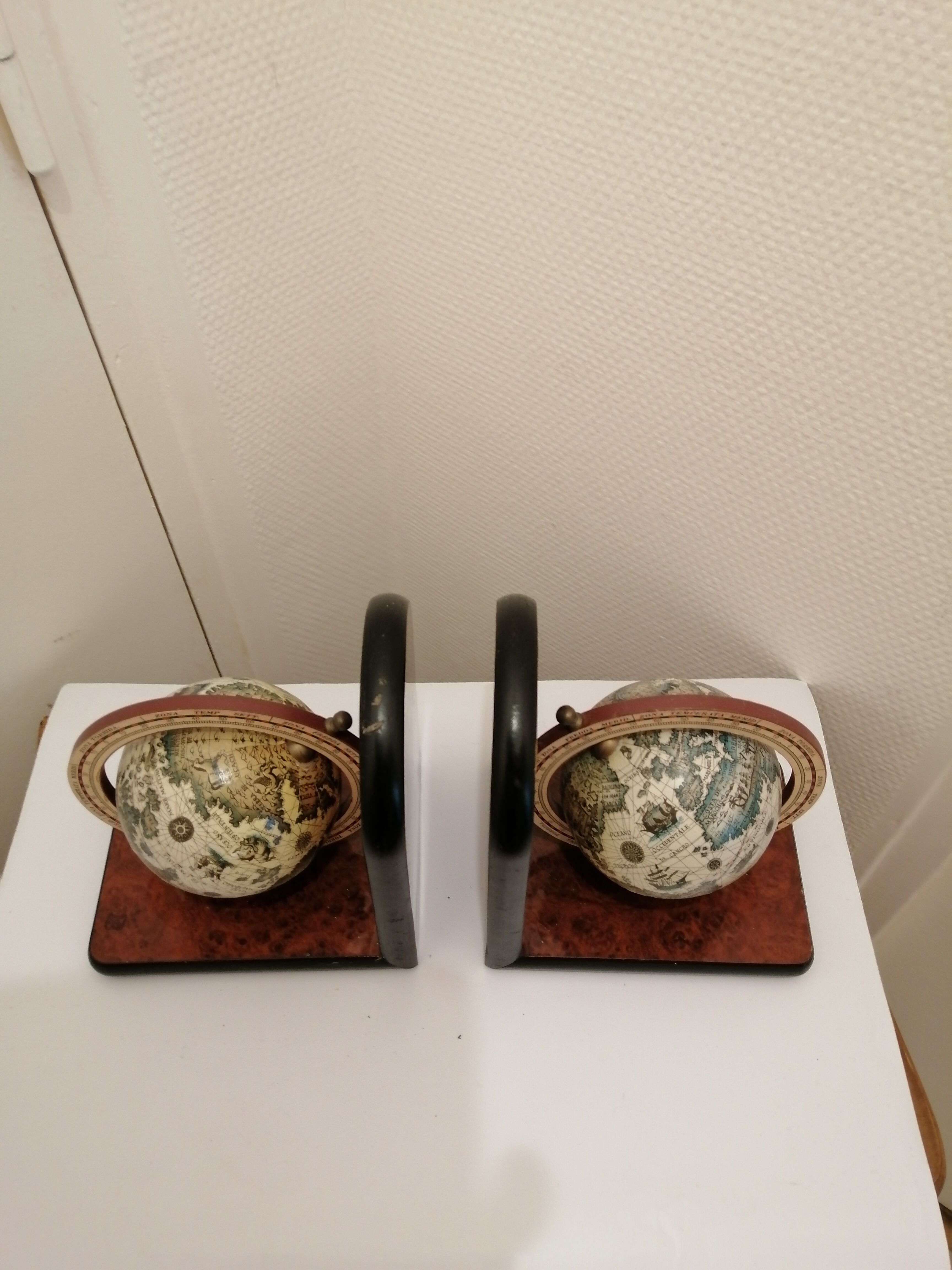 Paire de serre livres globe bois