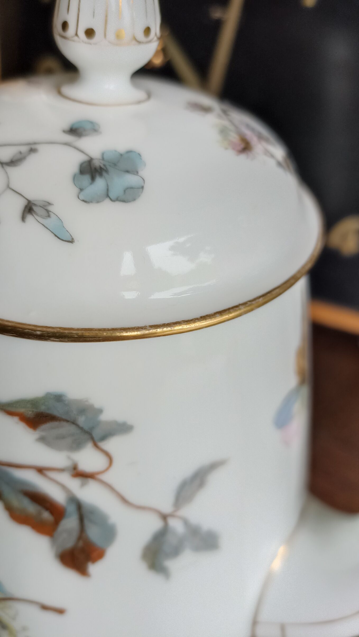 Paris porcelain pourer, Vermont Brothers of the nineteenth century