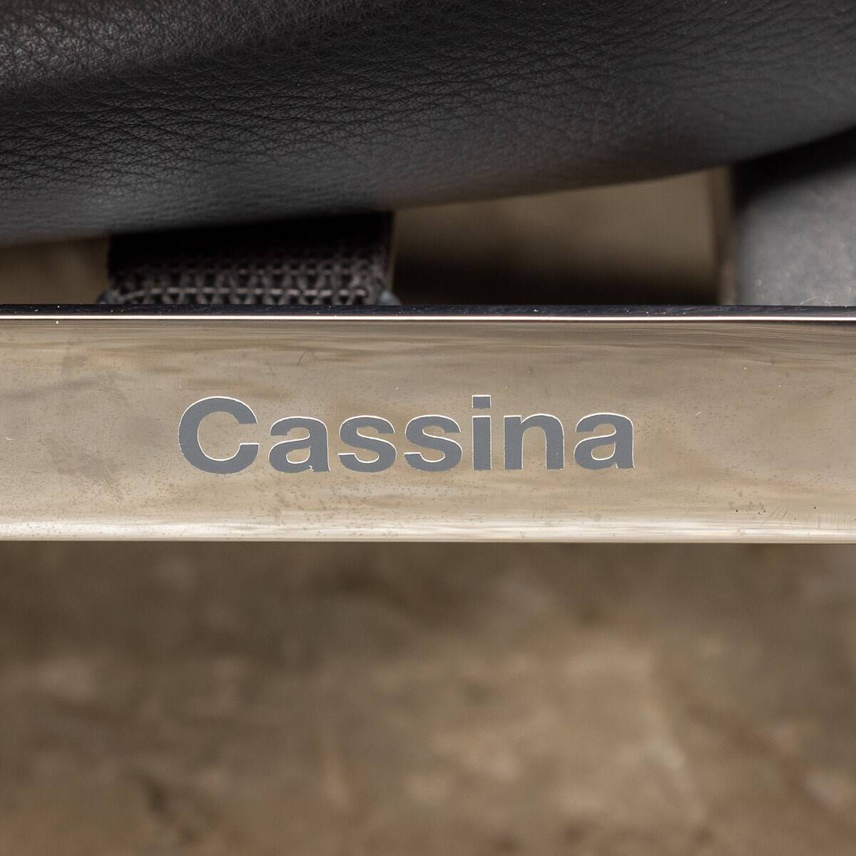 3 fauteuil grand confort, deux places cassina sofa. le corbusier