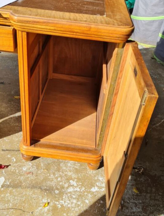 Desk carved counter 1900