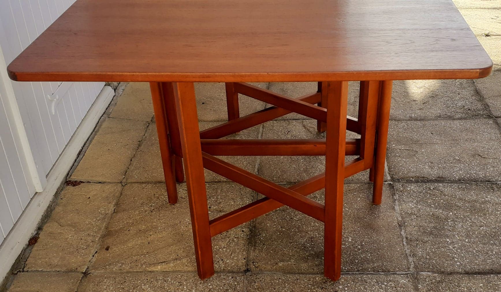 Bendt Winge's table for Kleppes M-belfabrikk