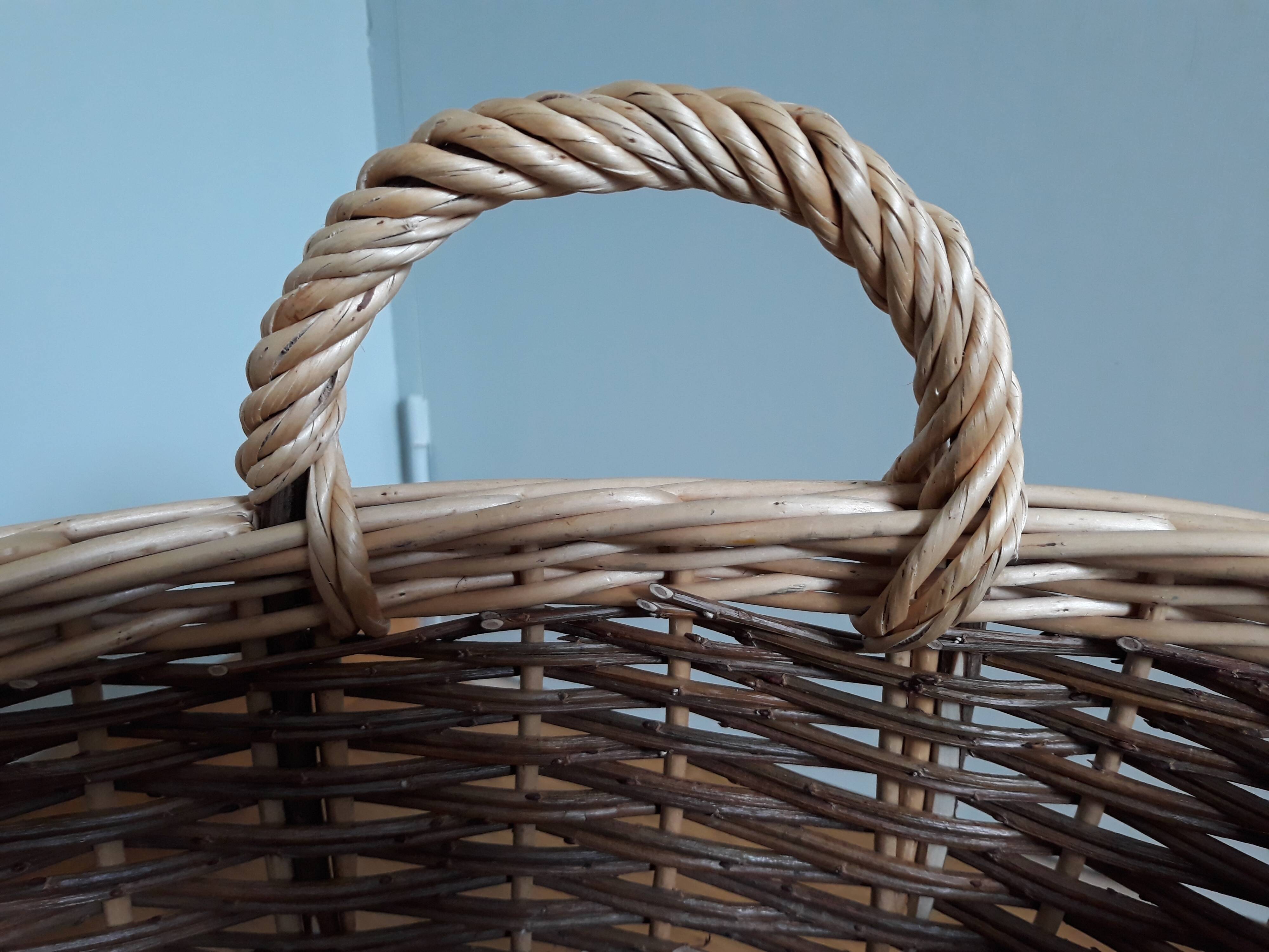 Very large oval laundry basket in two-tone braided wicker with handles