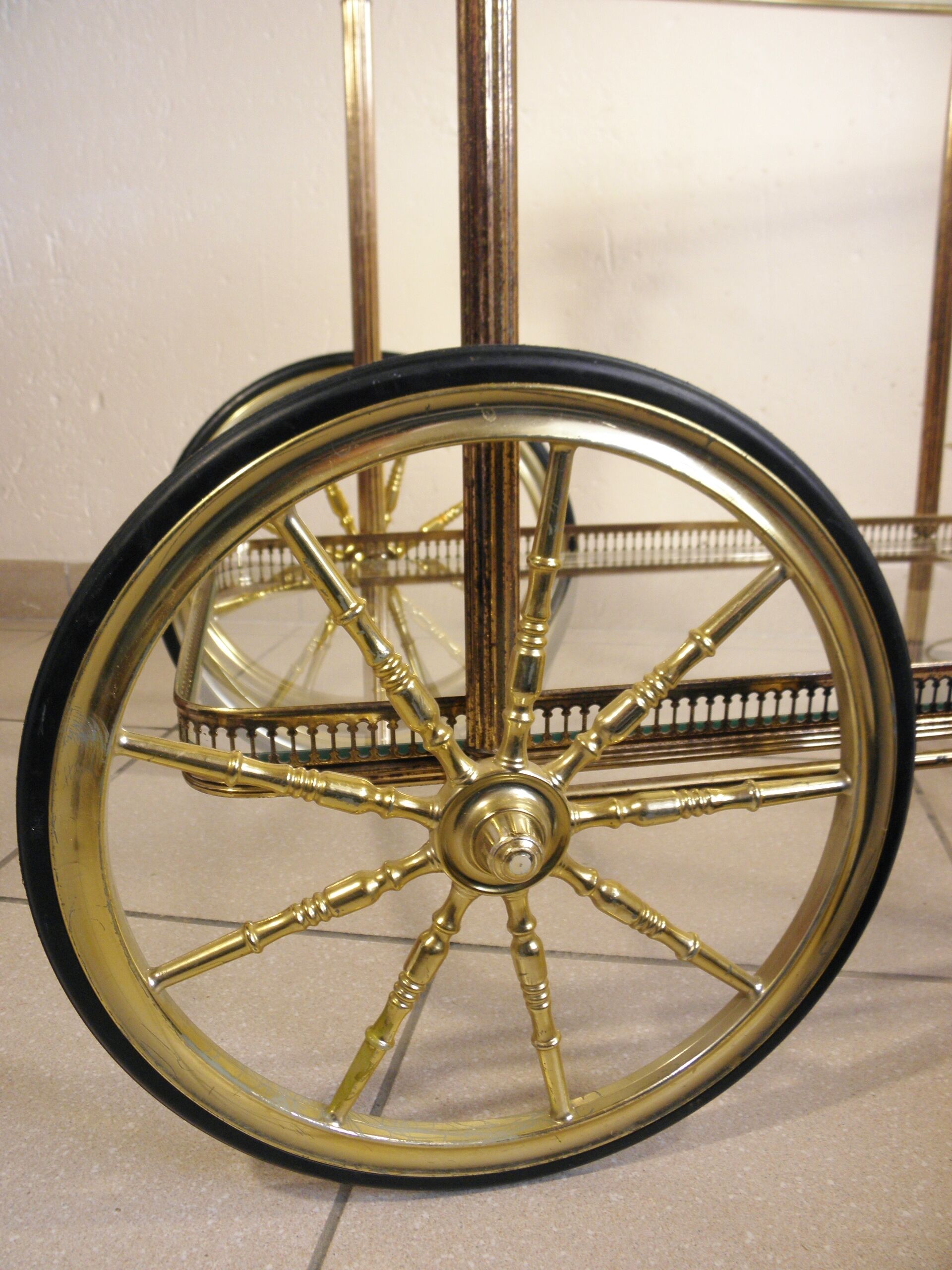 Mobile trolley - golden bar