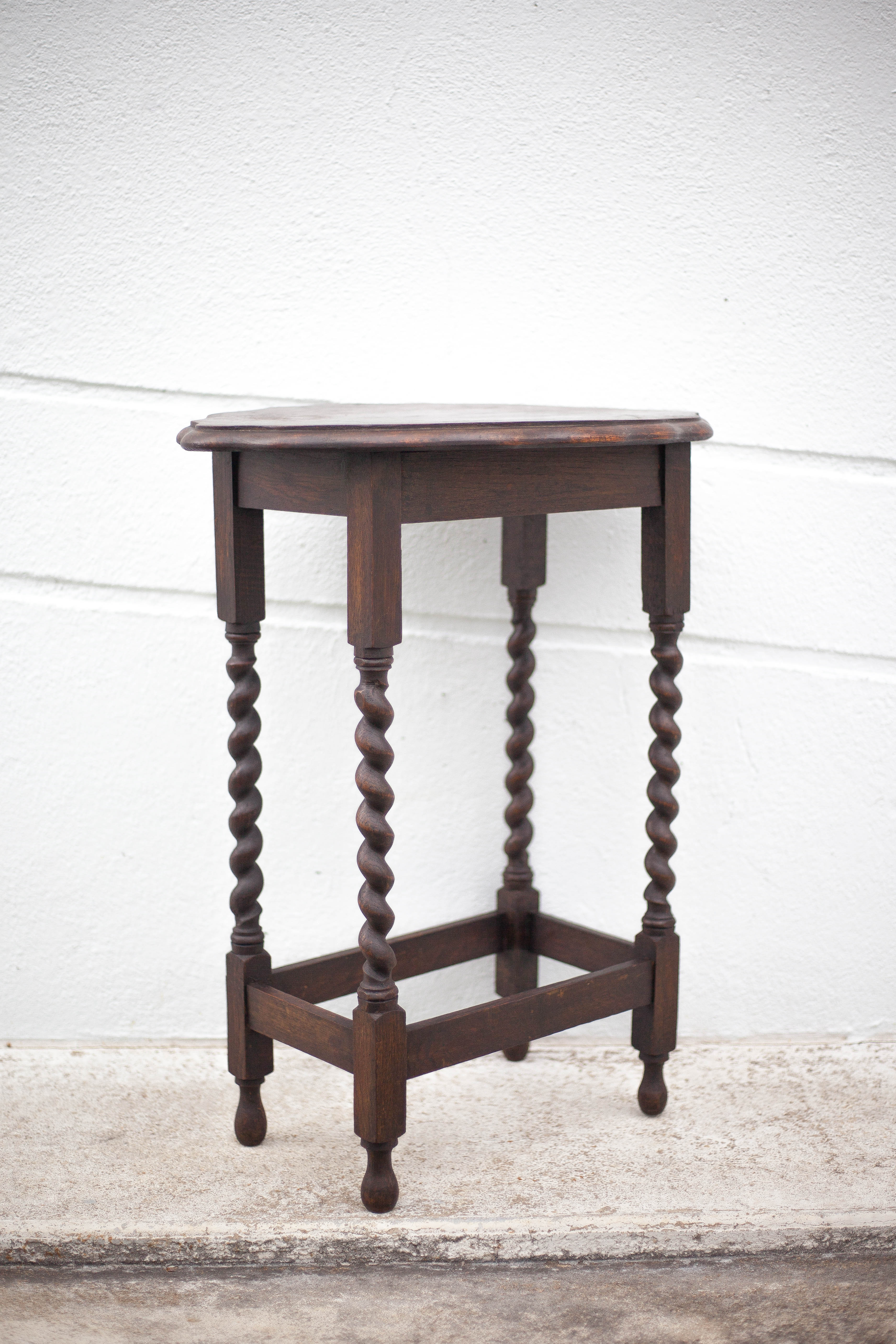 Table bois pieds tournés, table console bois, table ovale, sellette, porte-plante