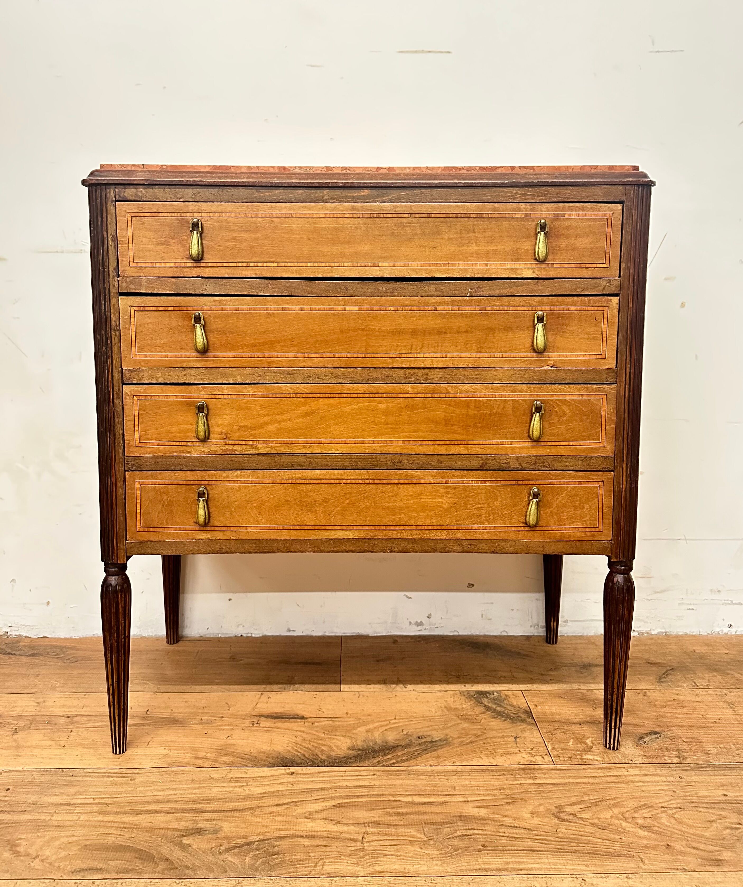Commode de style louis XVI