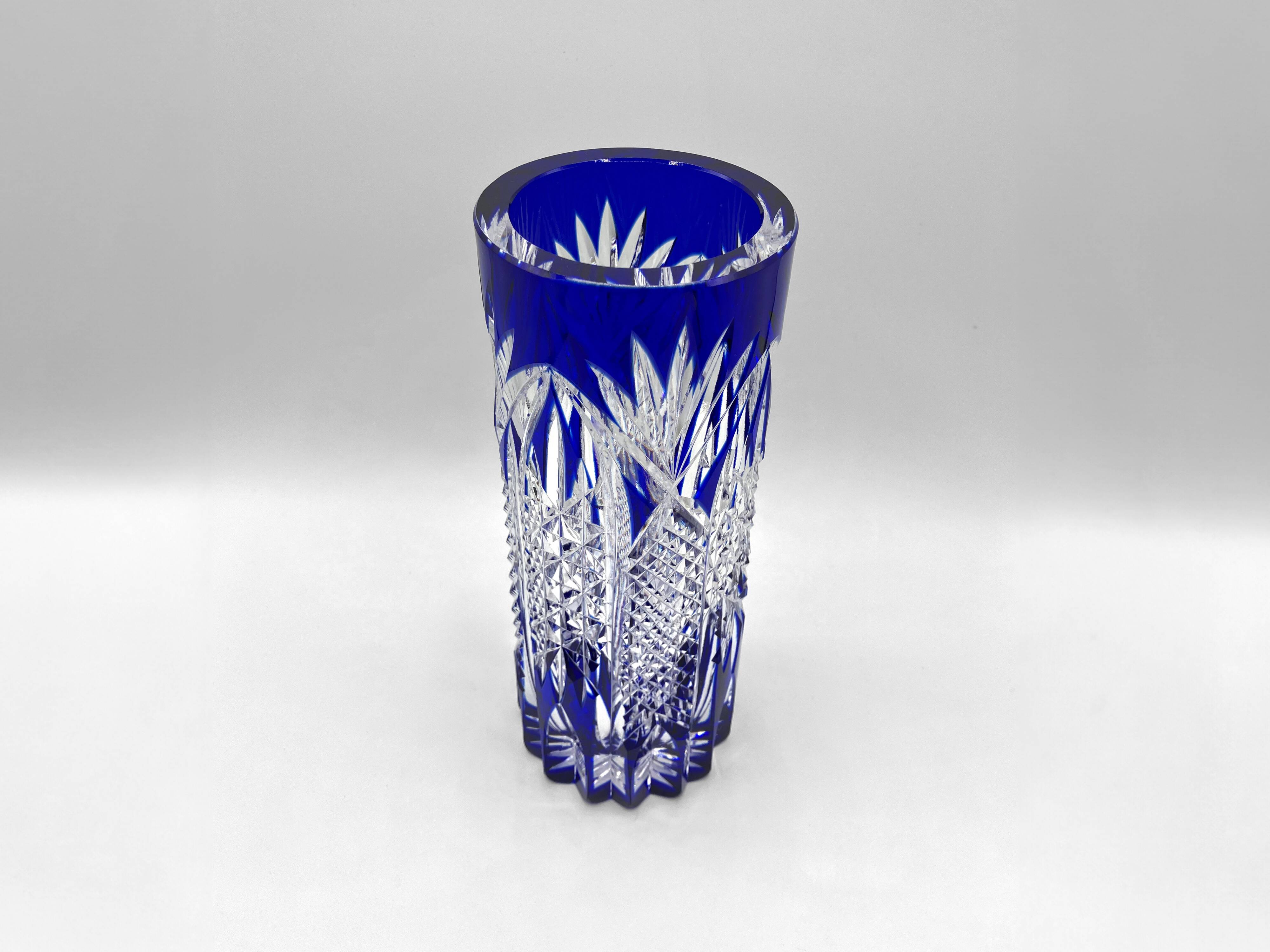 Vase japonais d'art EDO KIRIKO en cristal transparent et bleu cobalt
