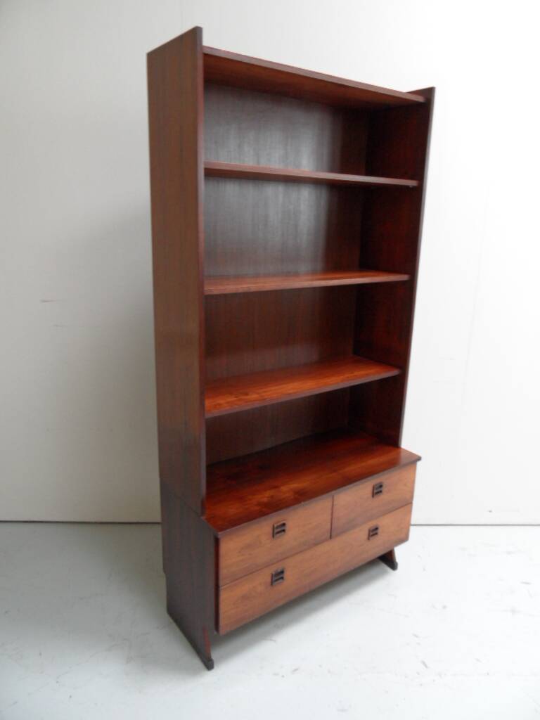 Bibliothèque ouverte de milieu de siècle avec tiroirs