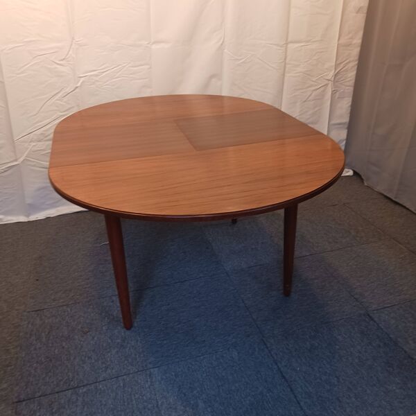 Table ronde scandinave