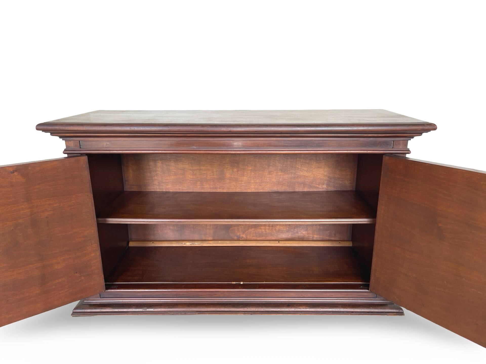 The high-quality Italian Renaissance Revival credenza, 1920s/1930s