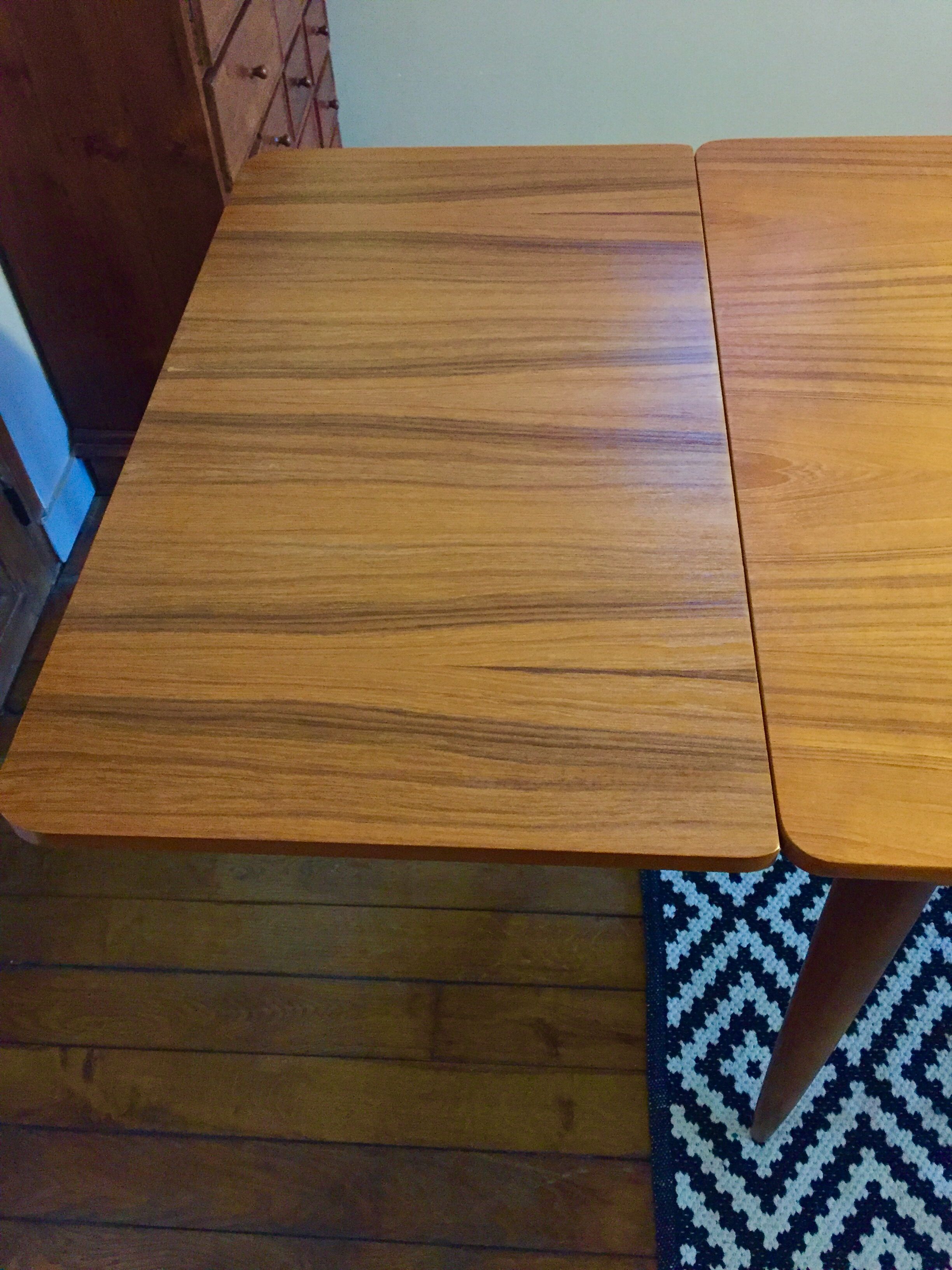Extendable Scandinavian table