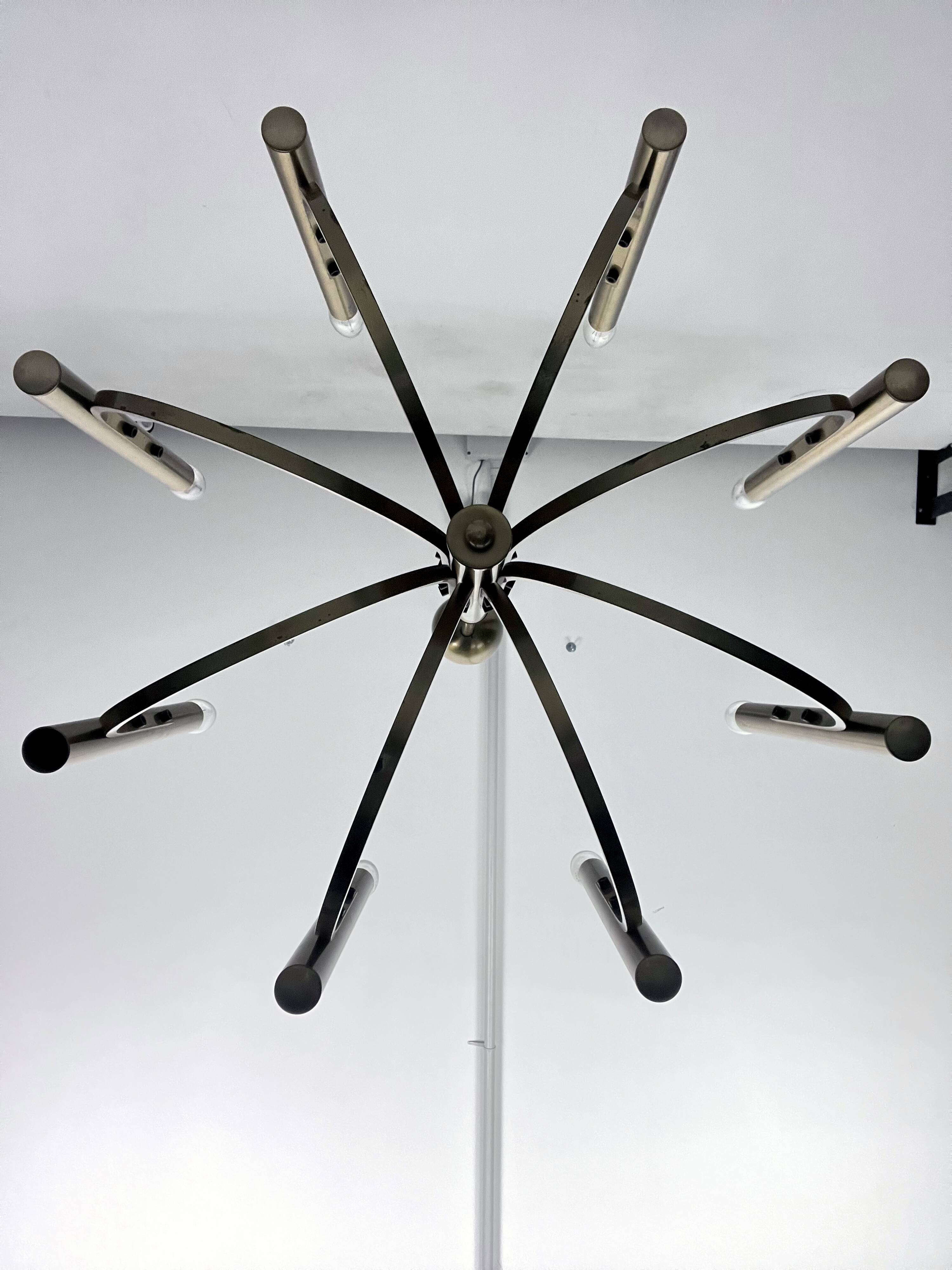 Sciolari, Vintage Italian large 8 lights brass chandelier. 1970s