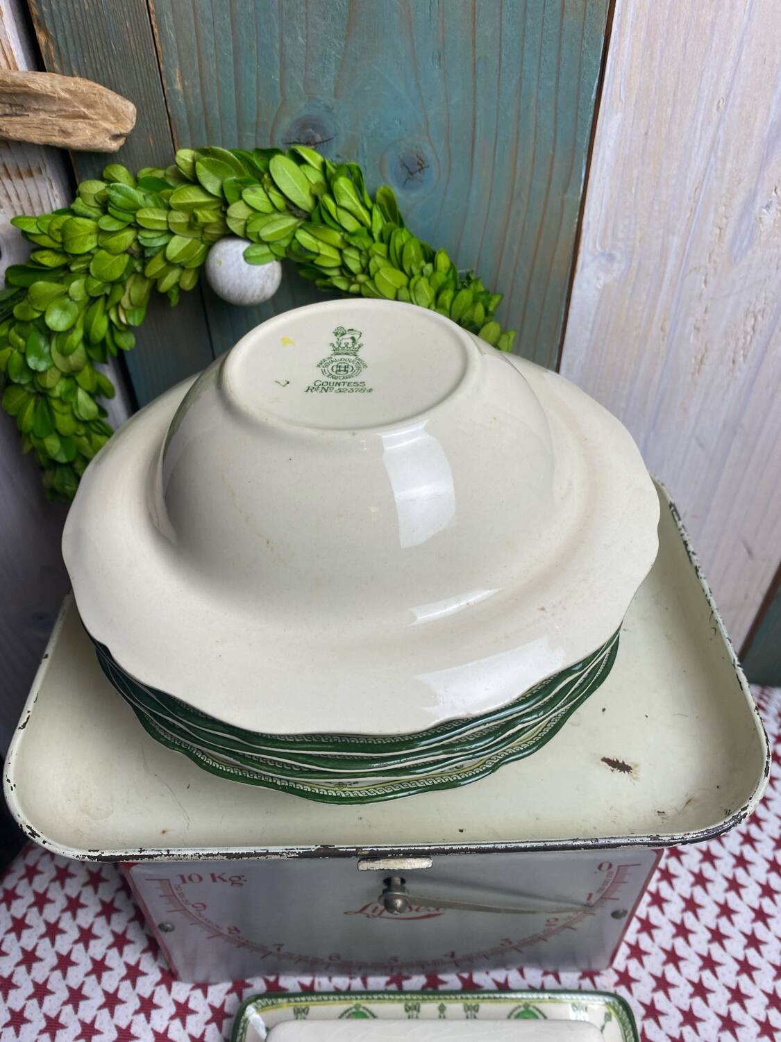 Set of 6 antique Royal Doulton bowls