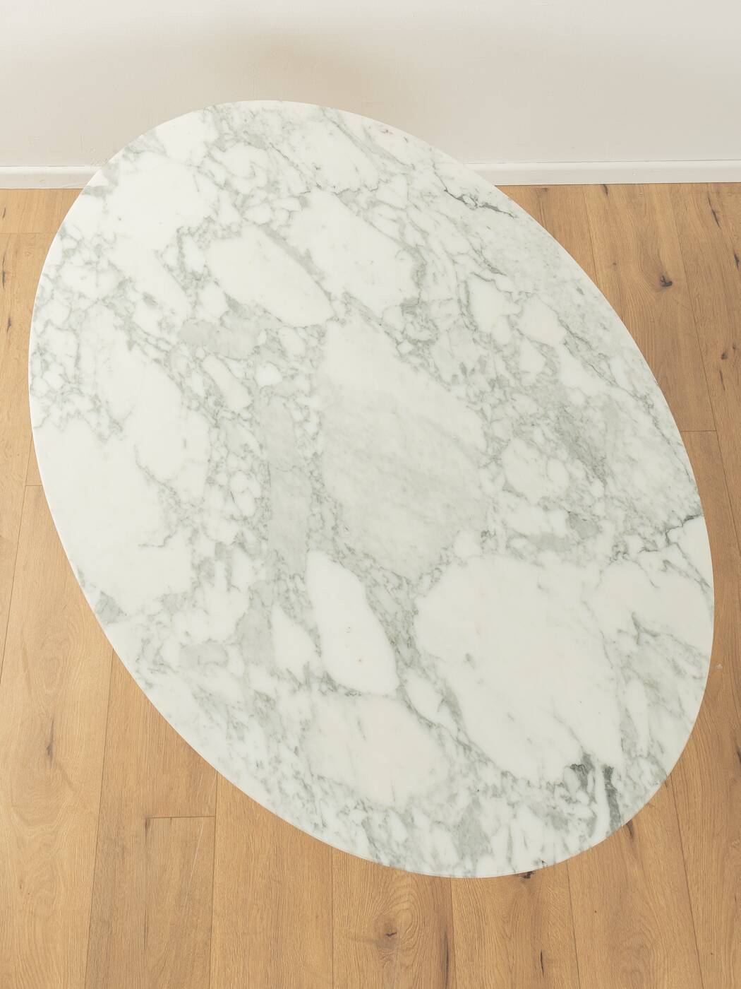 Oval tulip coffee table, Eero Saarinen